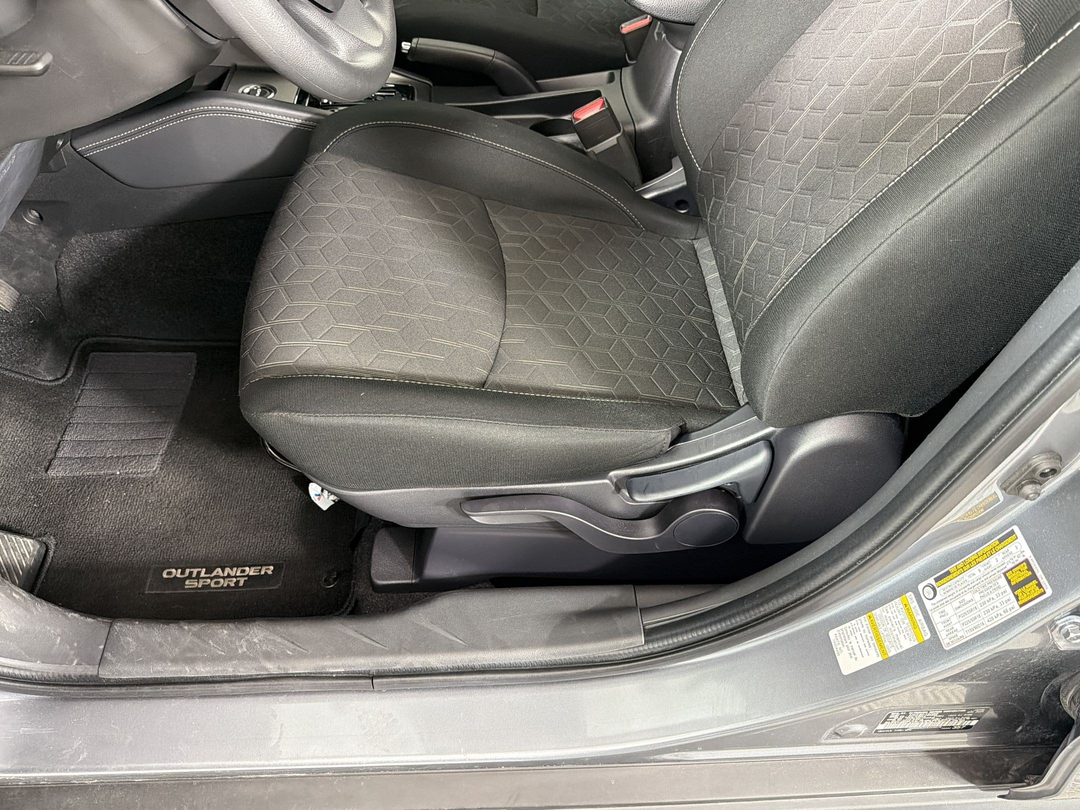 2025 Mitsubishi Outlander Sport ES - Photo 14