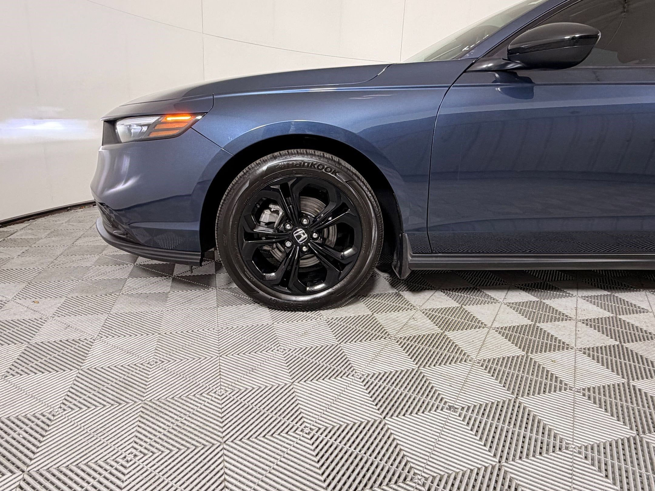 2025 Honda Accord SE - Photo 26