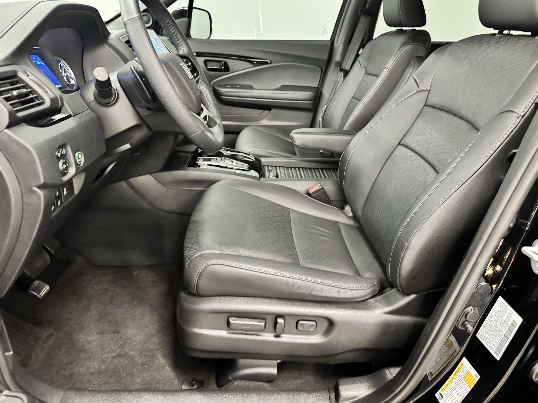 2023 Honda Passport Elite photo 2