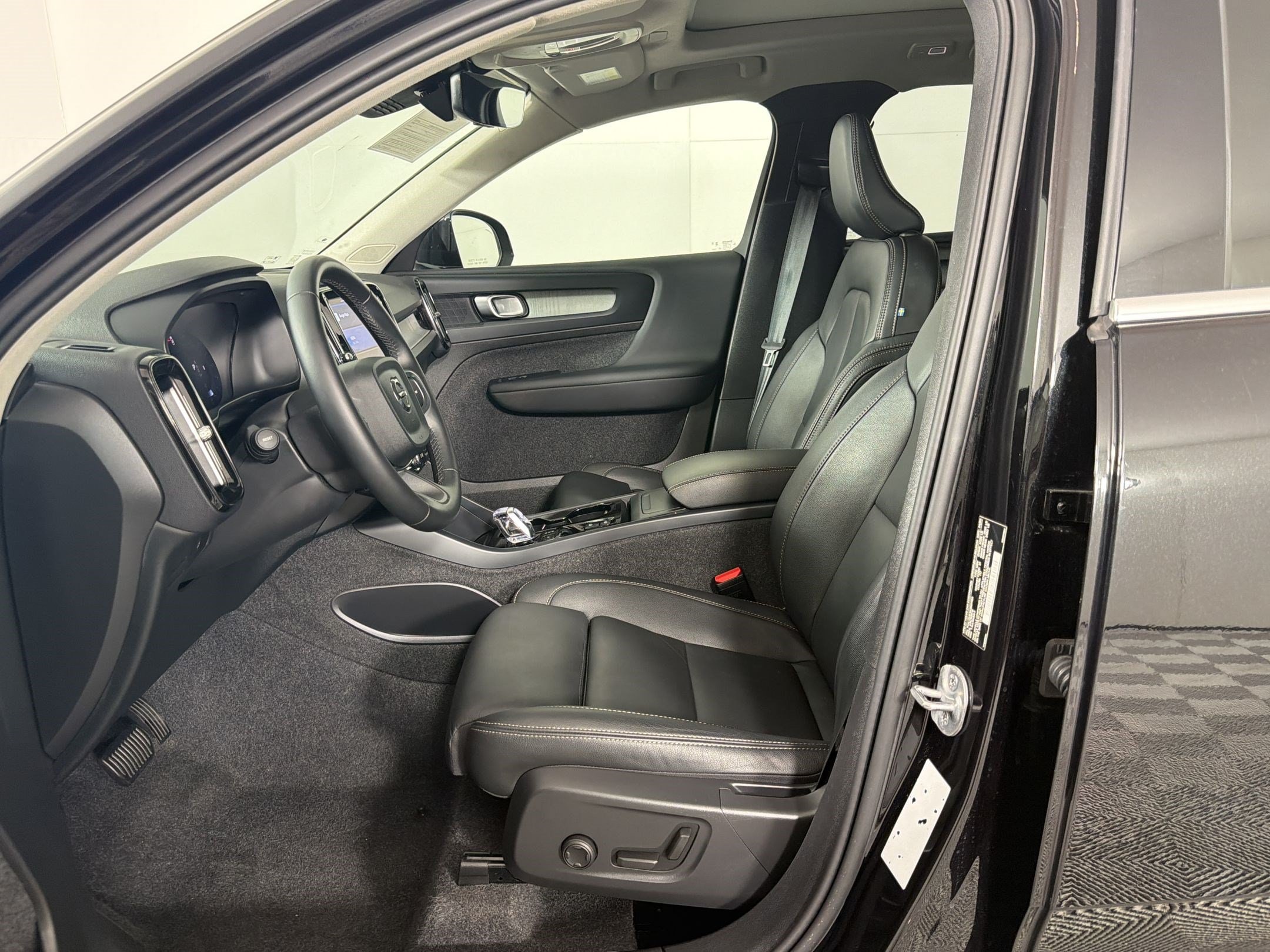 XC40 B5 Plus Bright Theme SUV
