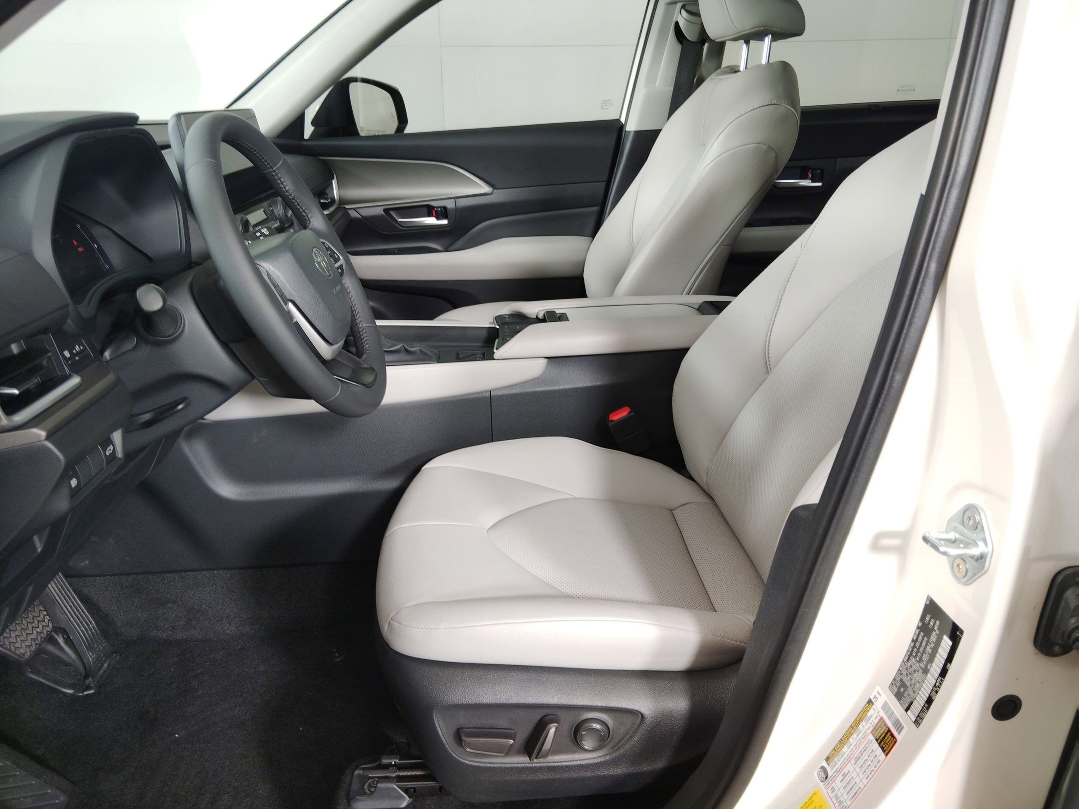 2024 Toyota Grand Highlander XLE photo 4