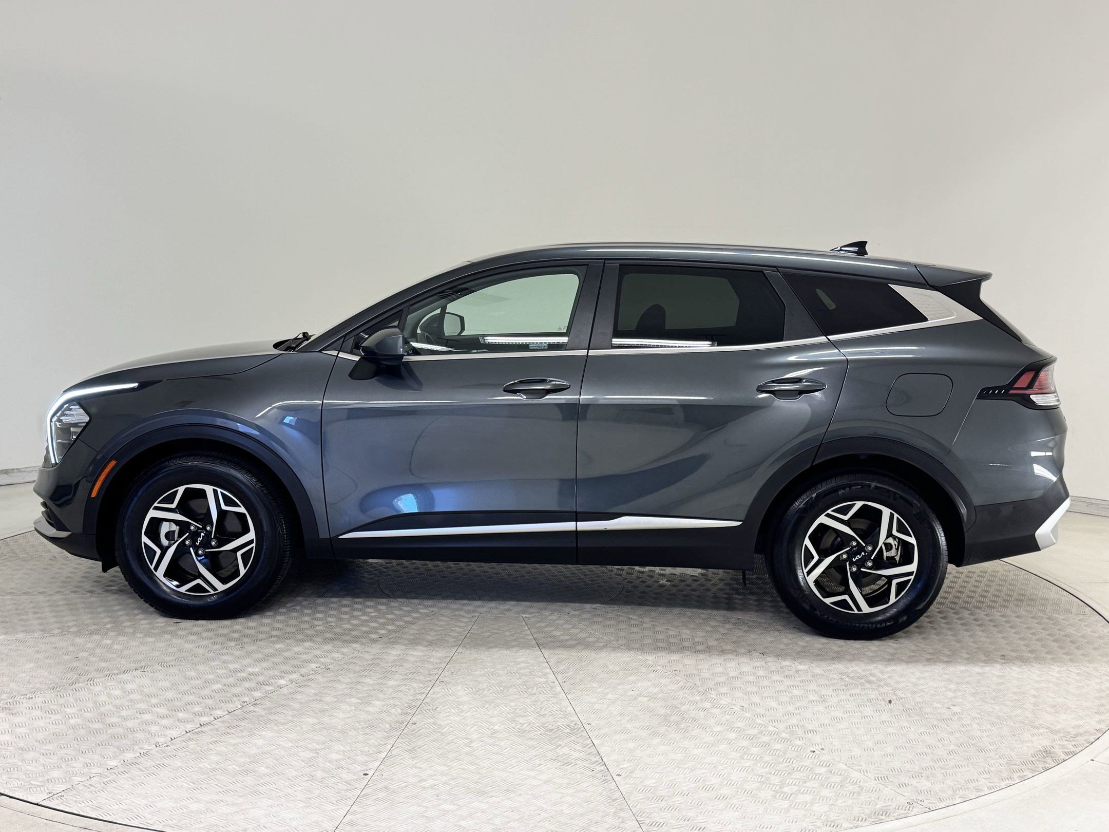 2023 Kia Sportage LX photo 2