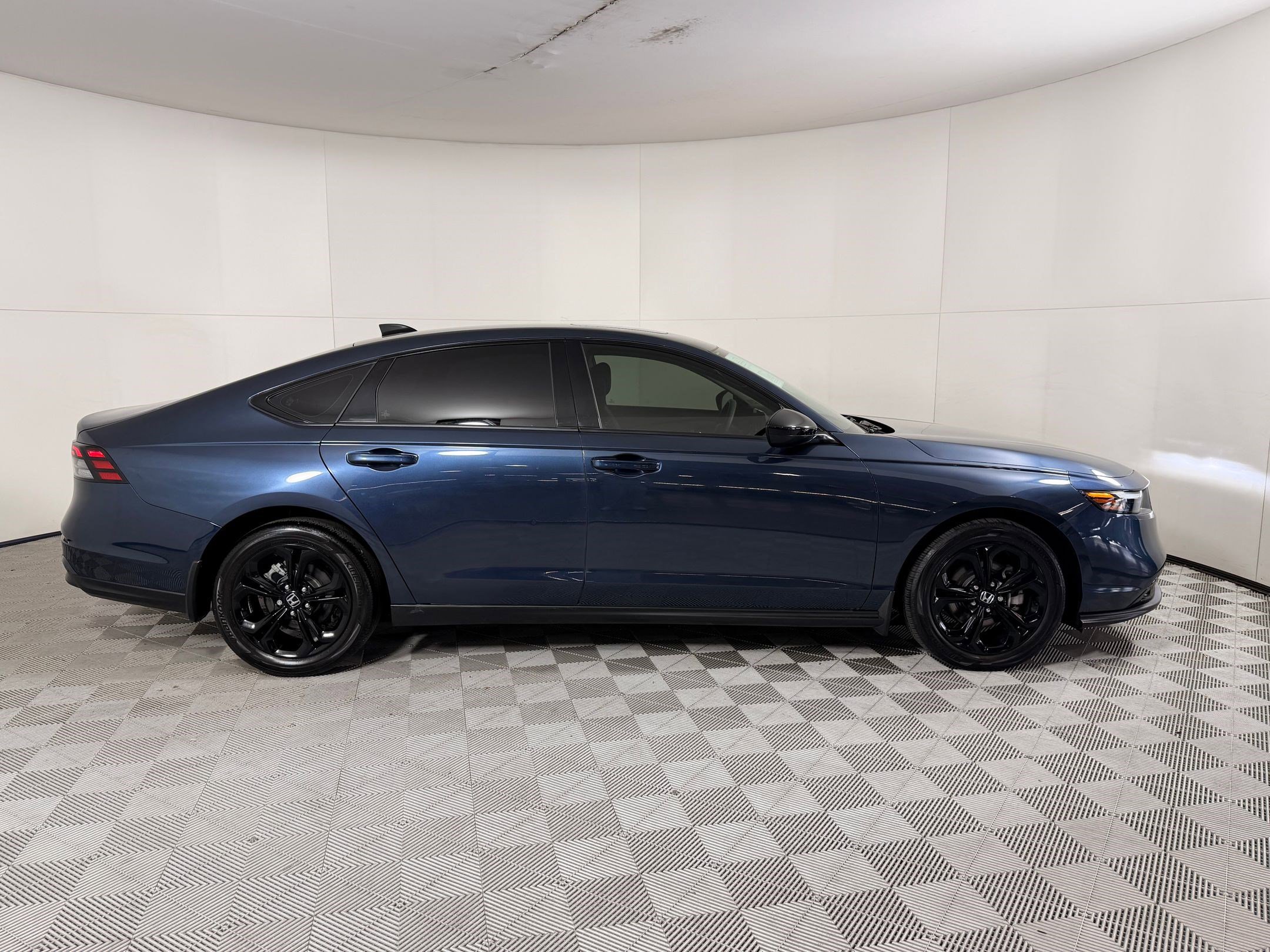 2025 Honda Accord SE - Photo 8