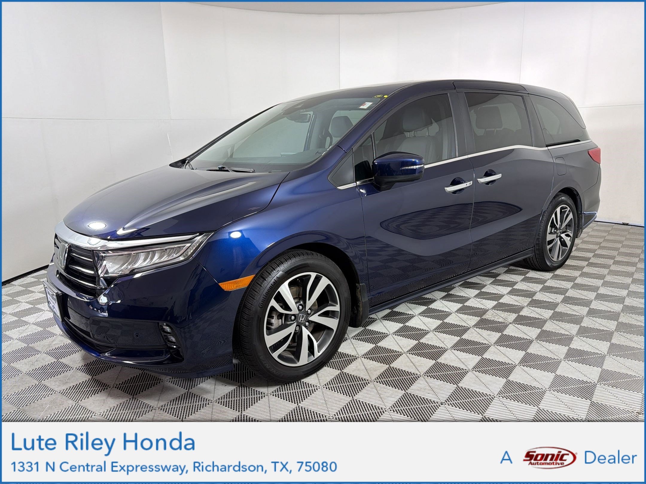 2023 Honda Odyssey Touring's photo