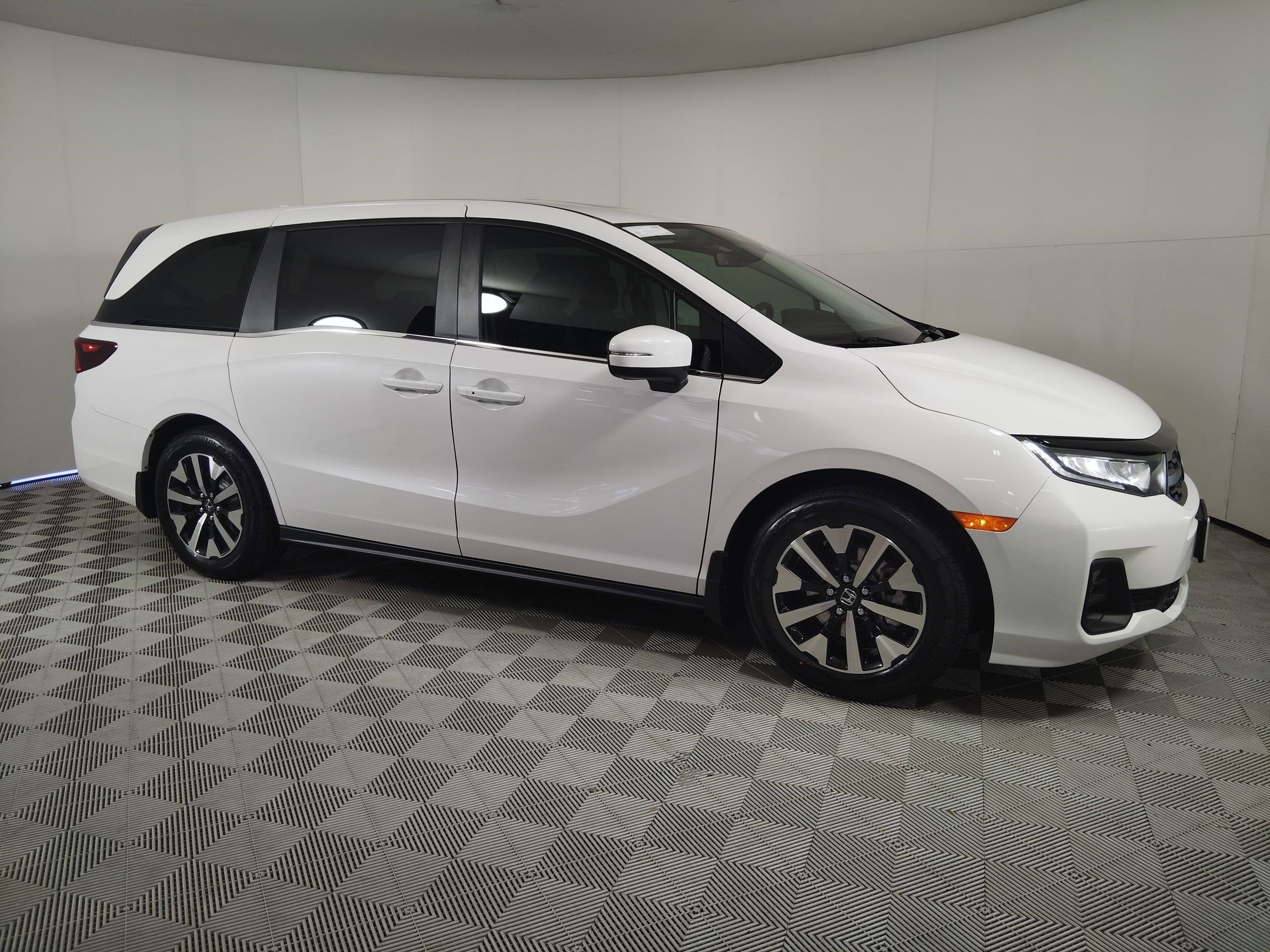 2026 Honda Odyssey EX-L - Photo 6