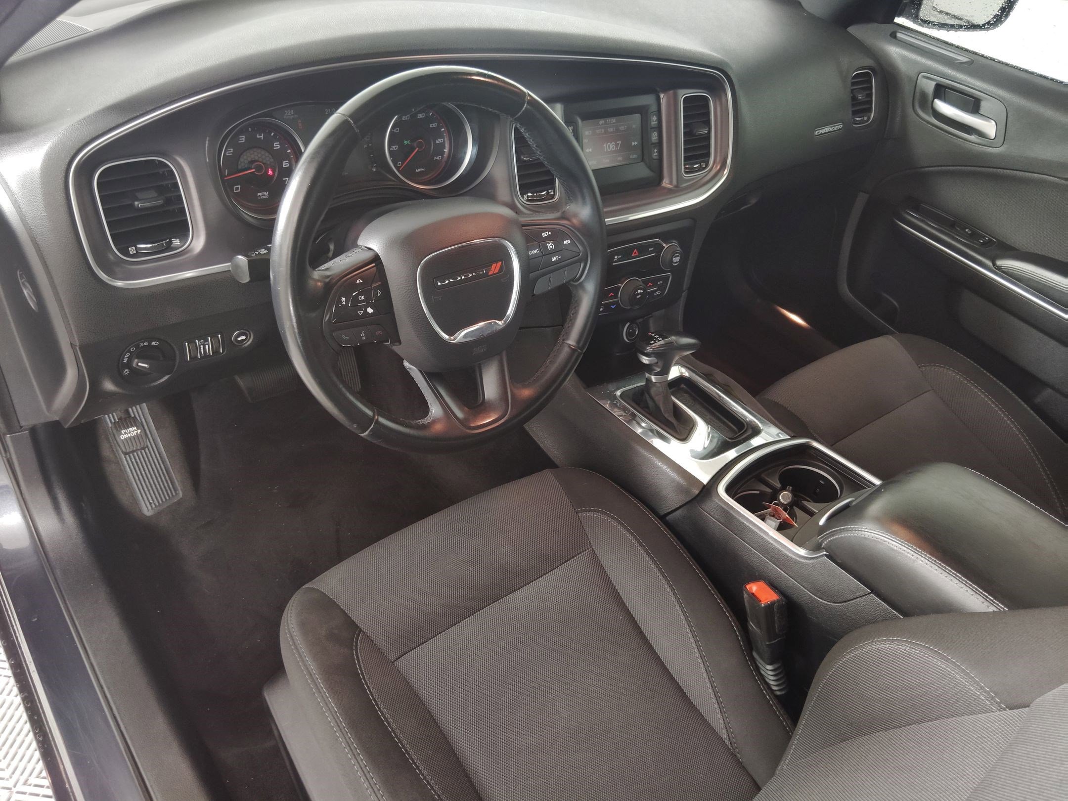 2016 Dodge Charger SE photo 4