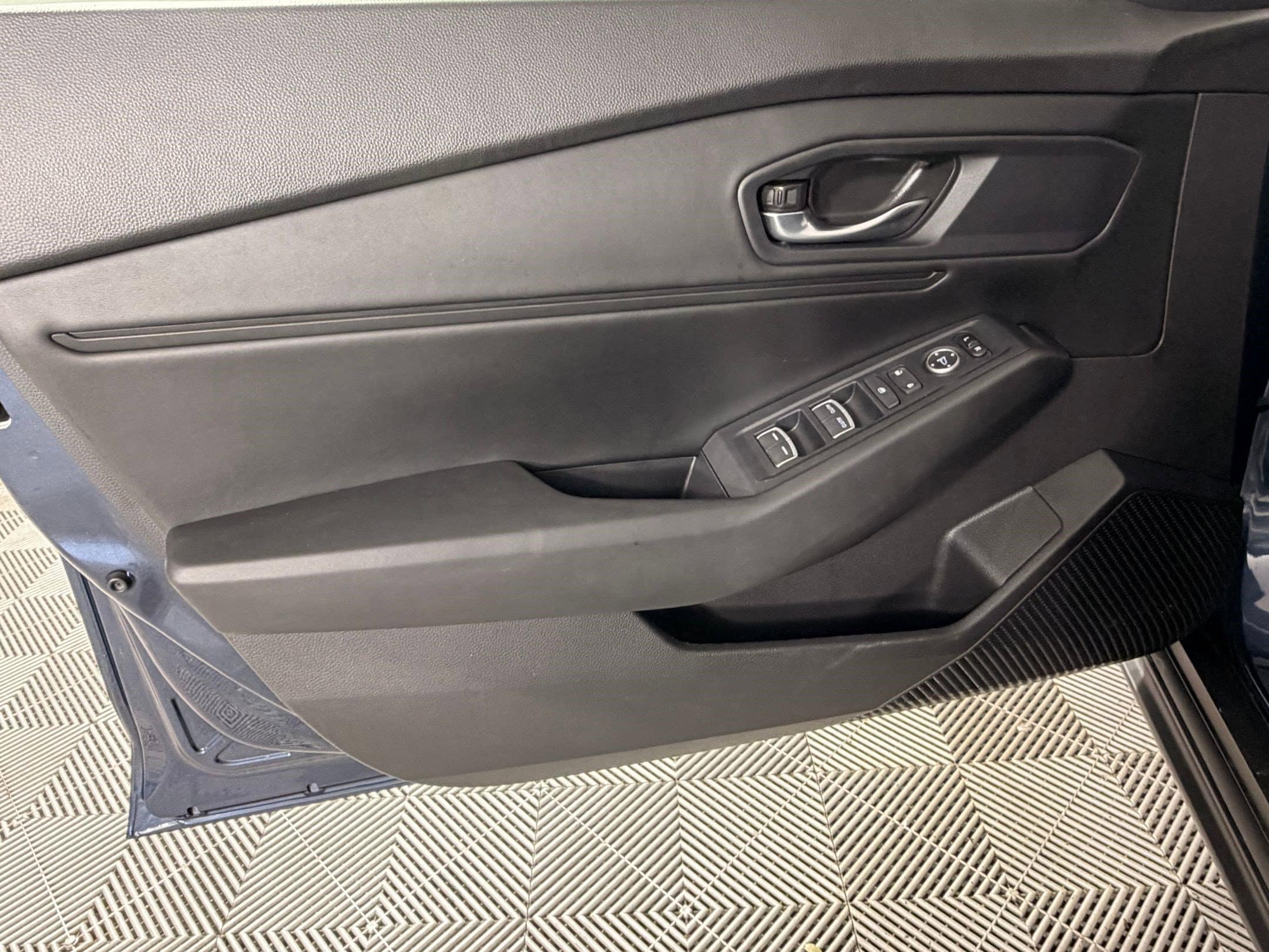 2025 Honda Accord SE - Photo 11