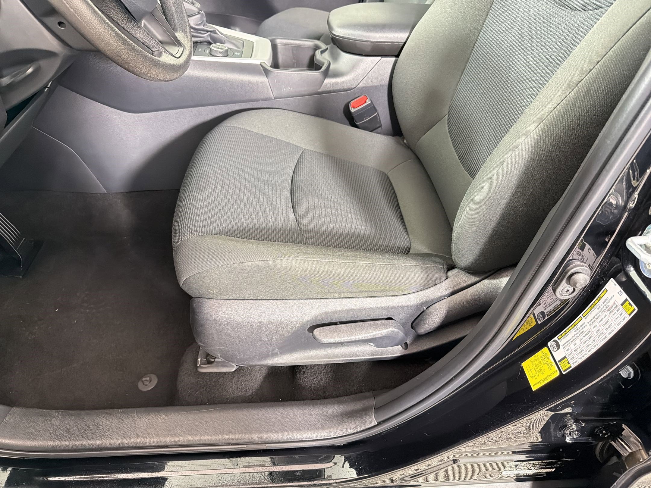 2025 Toyota RAV4 LE - Photo 14