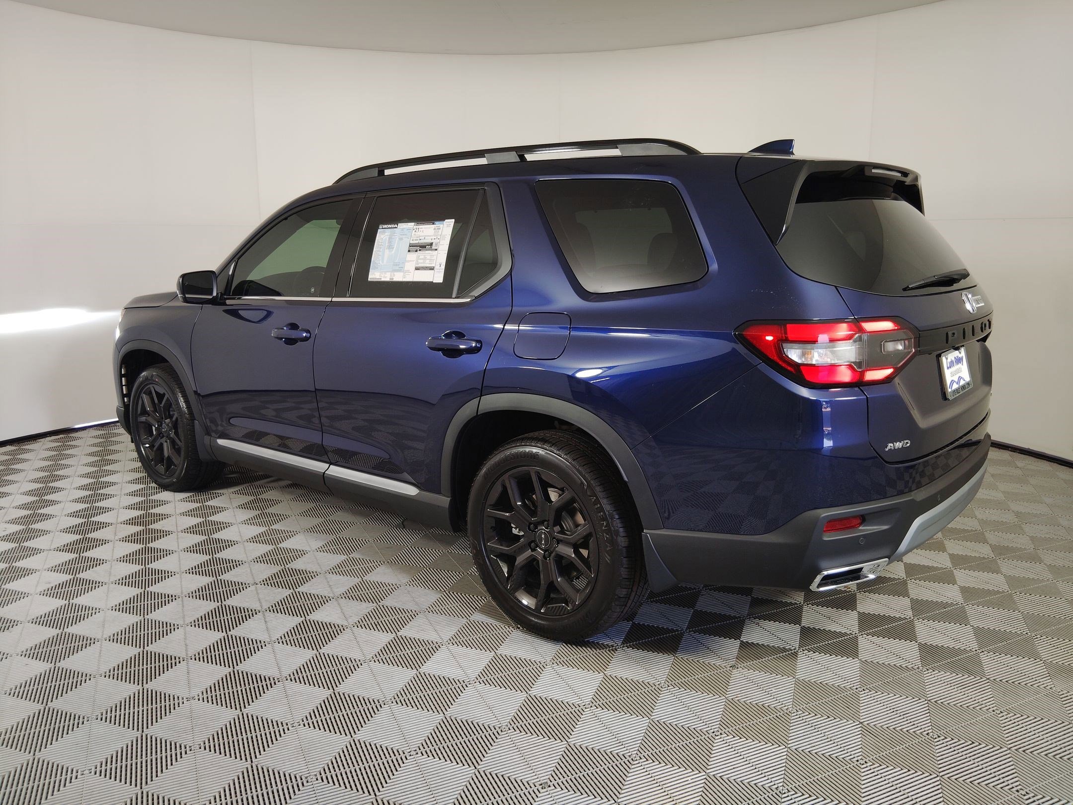 2025 Honda Pilot Touring photo 2
