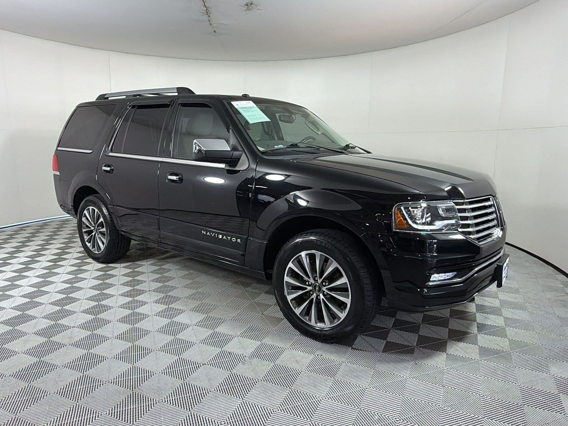 Navigator Select SUV