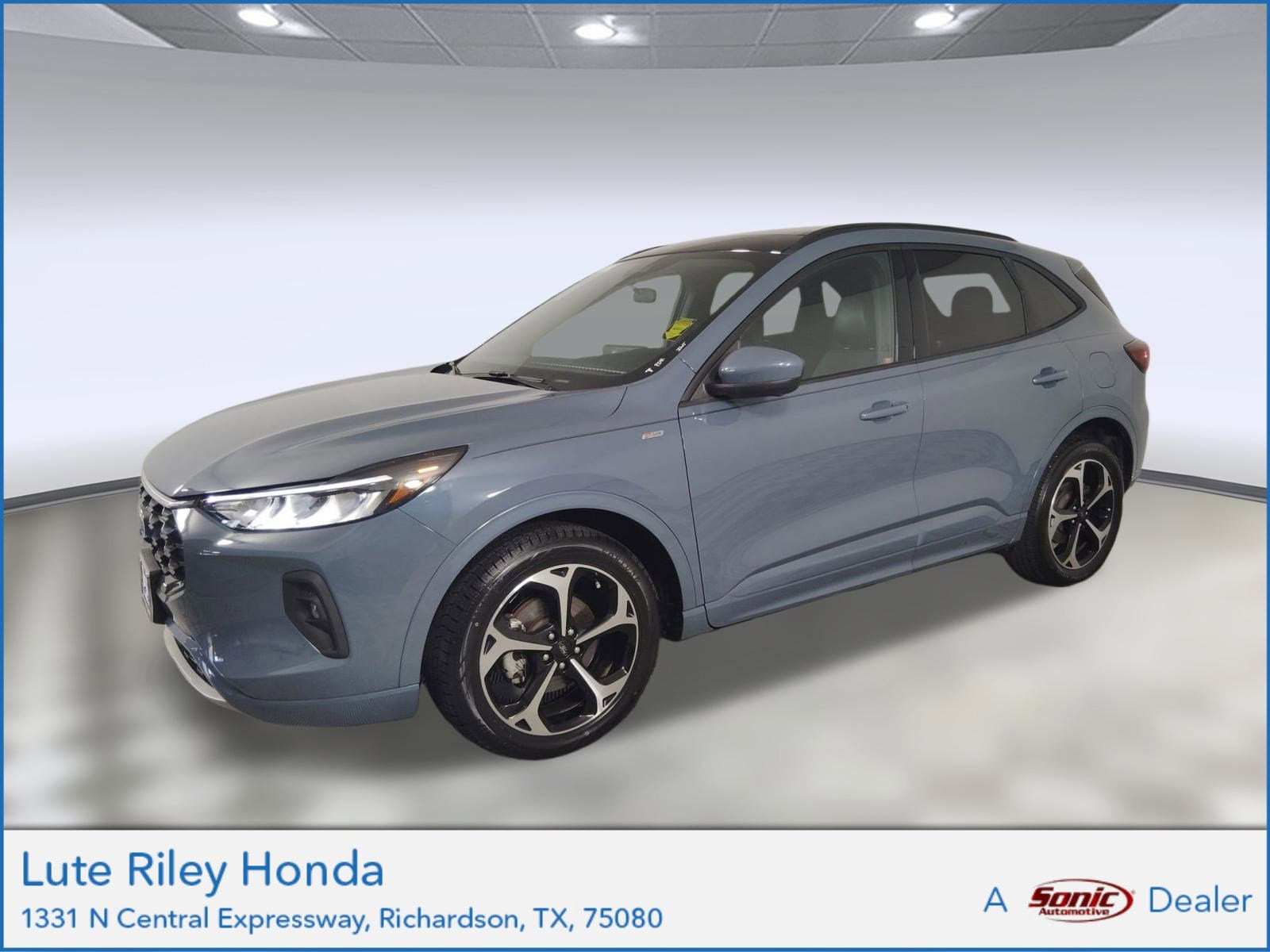 2023 Ford Escape ST-Line Select's photo