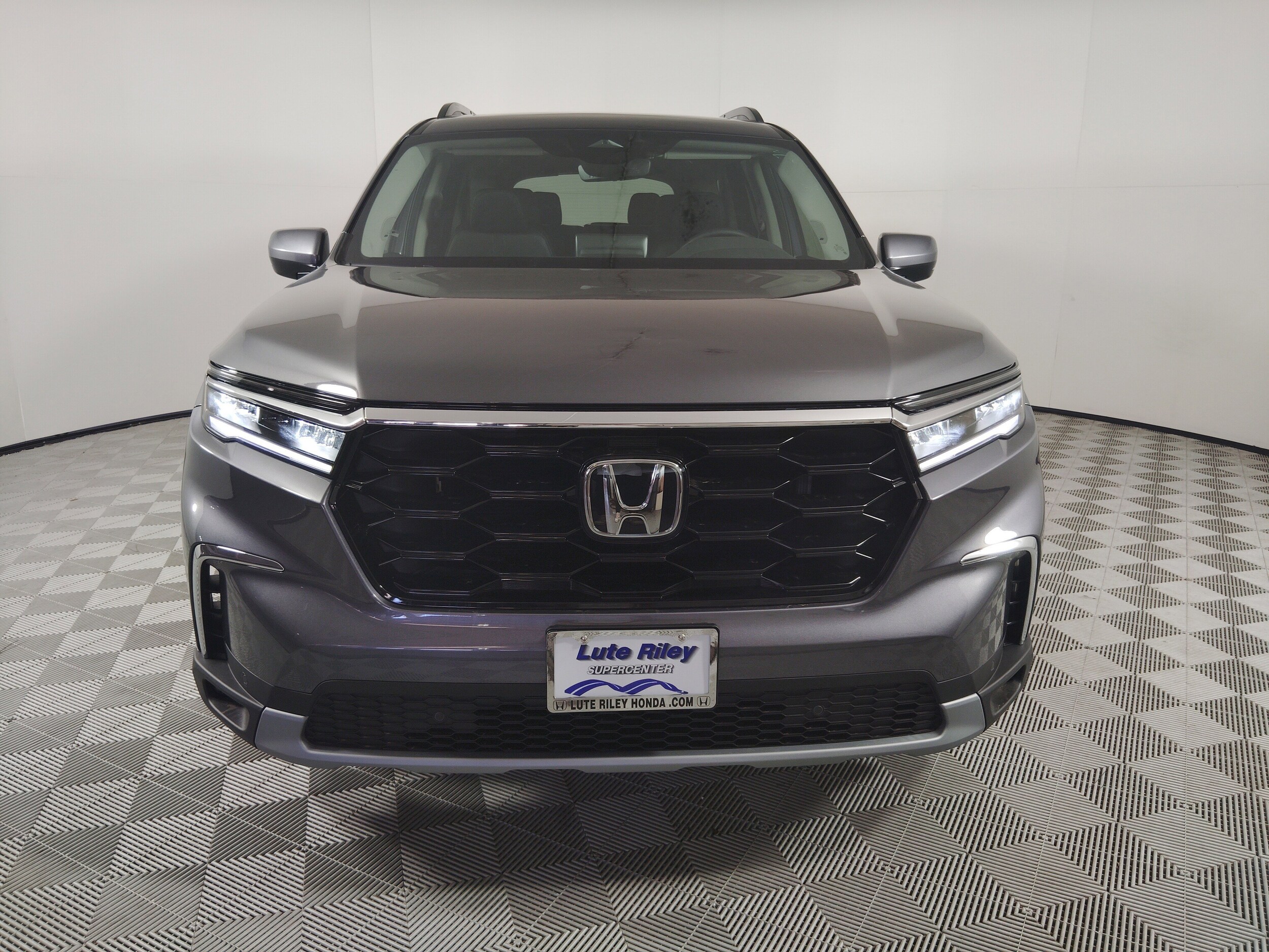 2025 Honda Pilot Touring photo 3