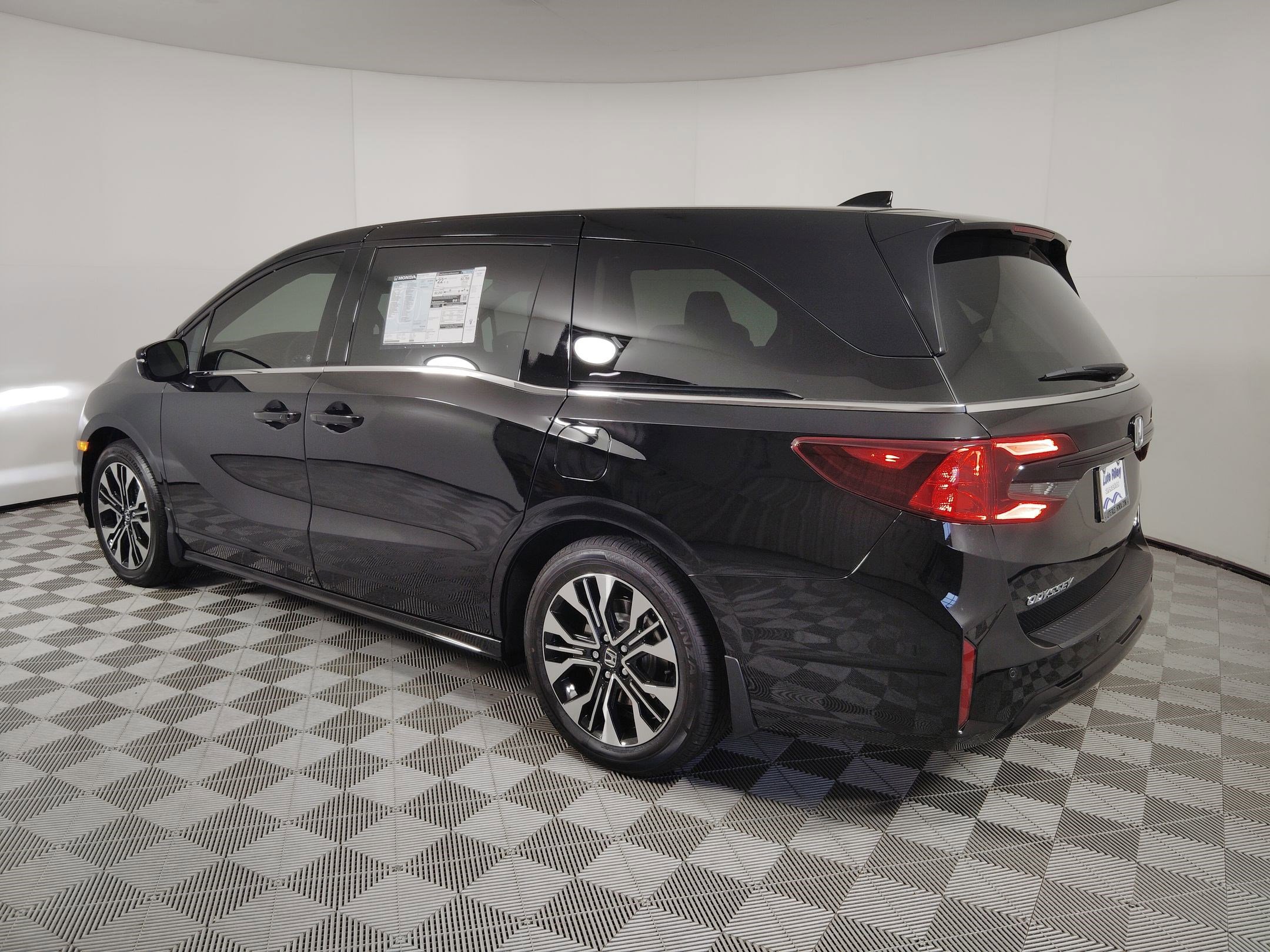 2026 Honda Odyssey Elite photo 3