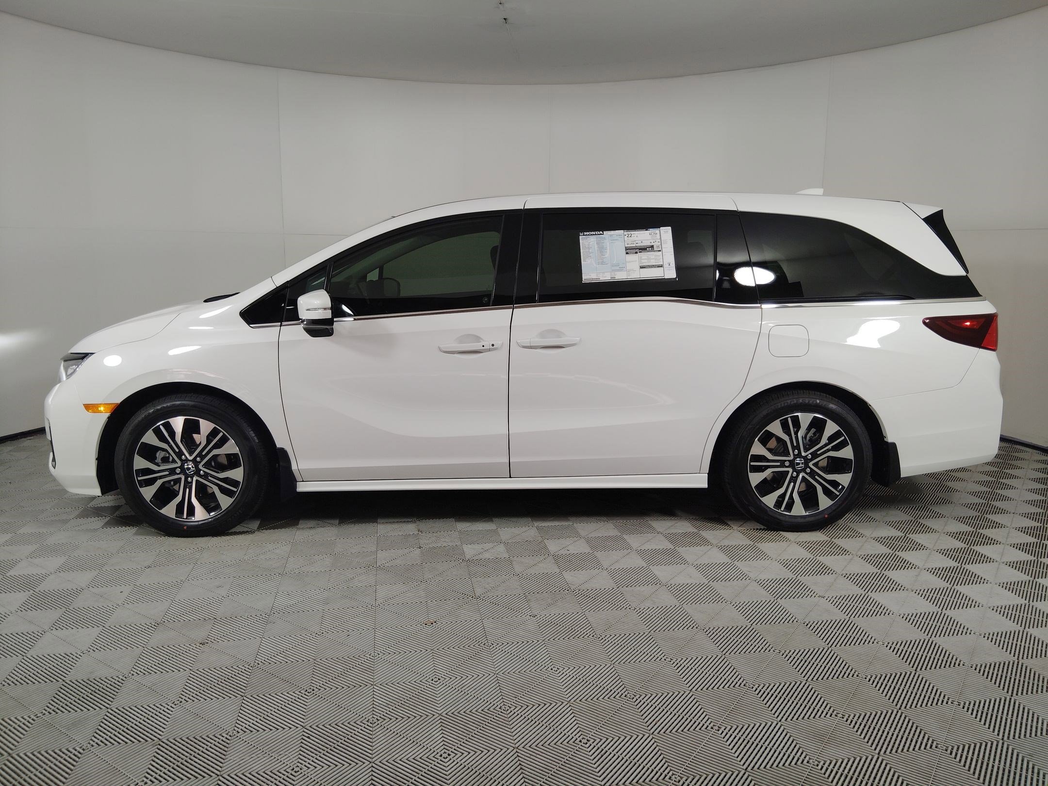 2026 Honda Odyssey Elite photo 2