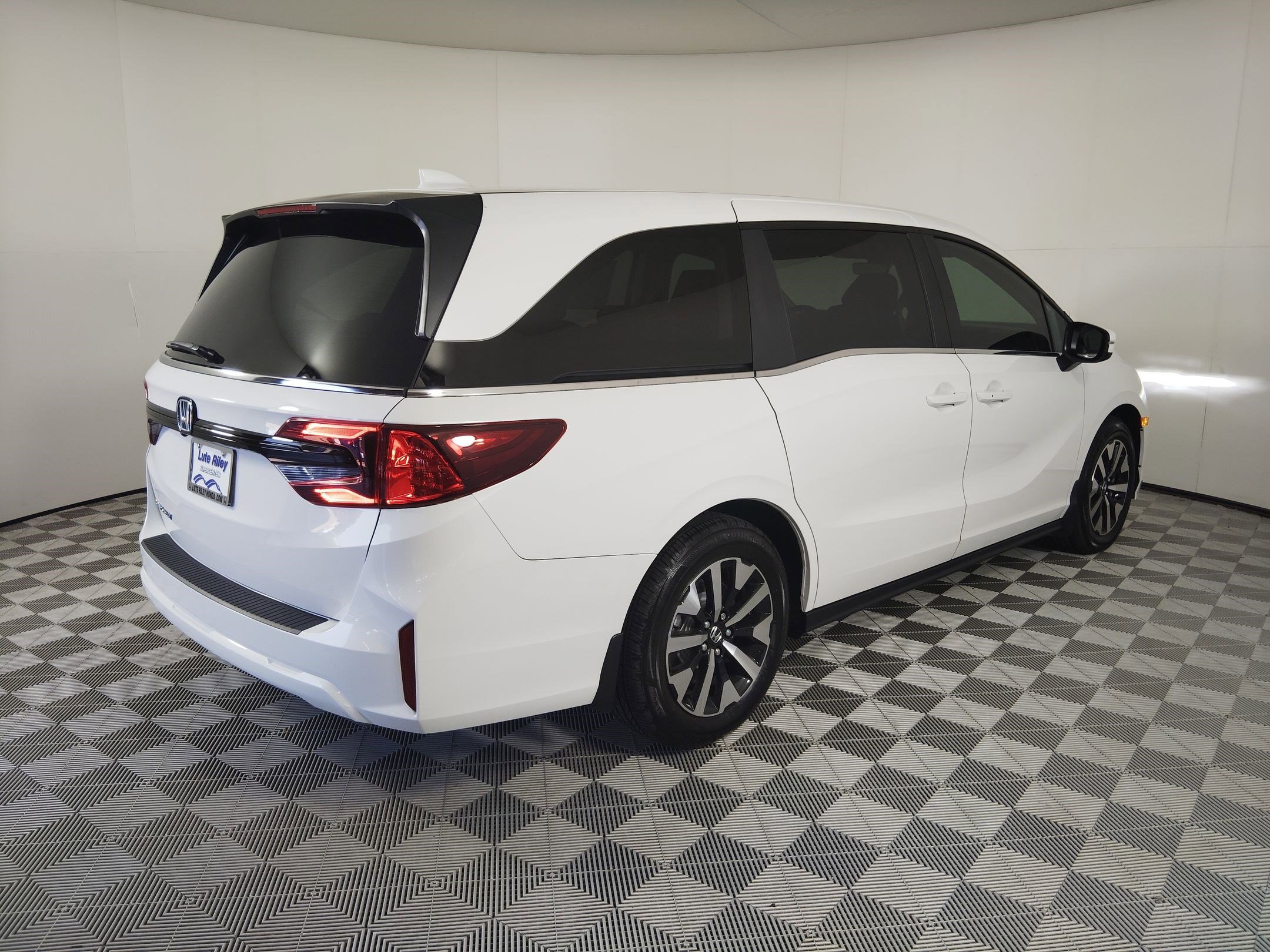 2026 Honda Odyssey EX-L - Photo 8
