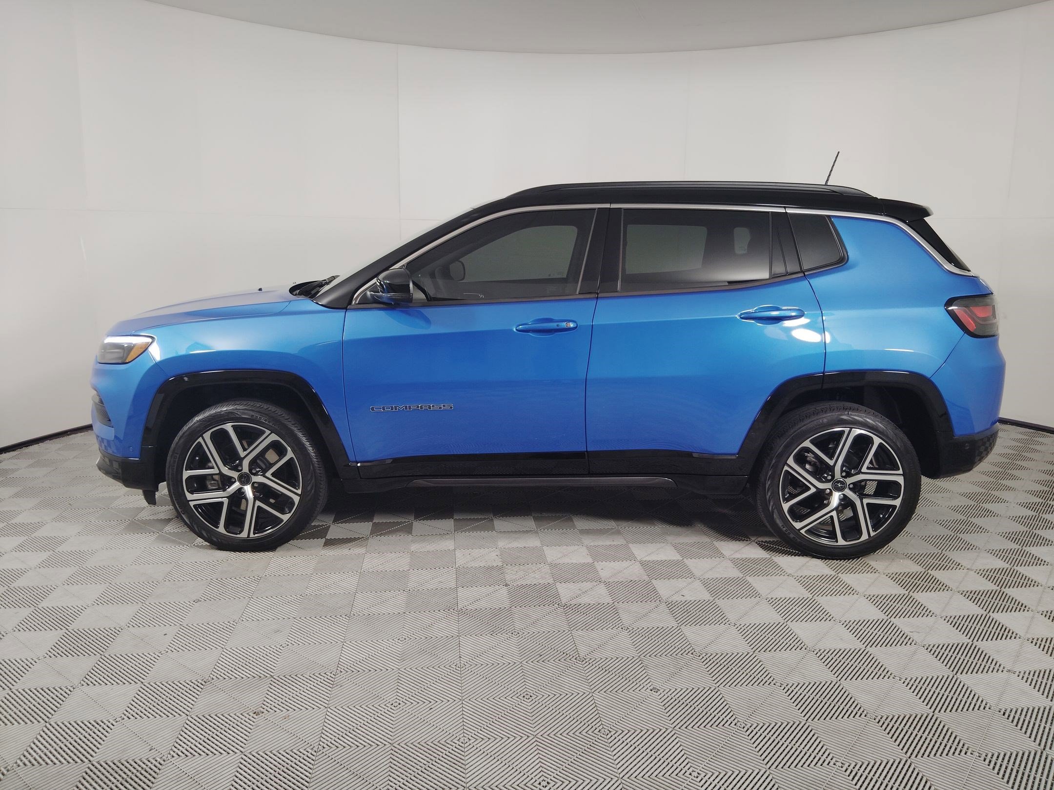 2025 Jeep Compass Limited photo 2