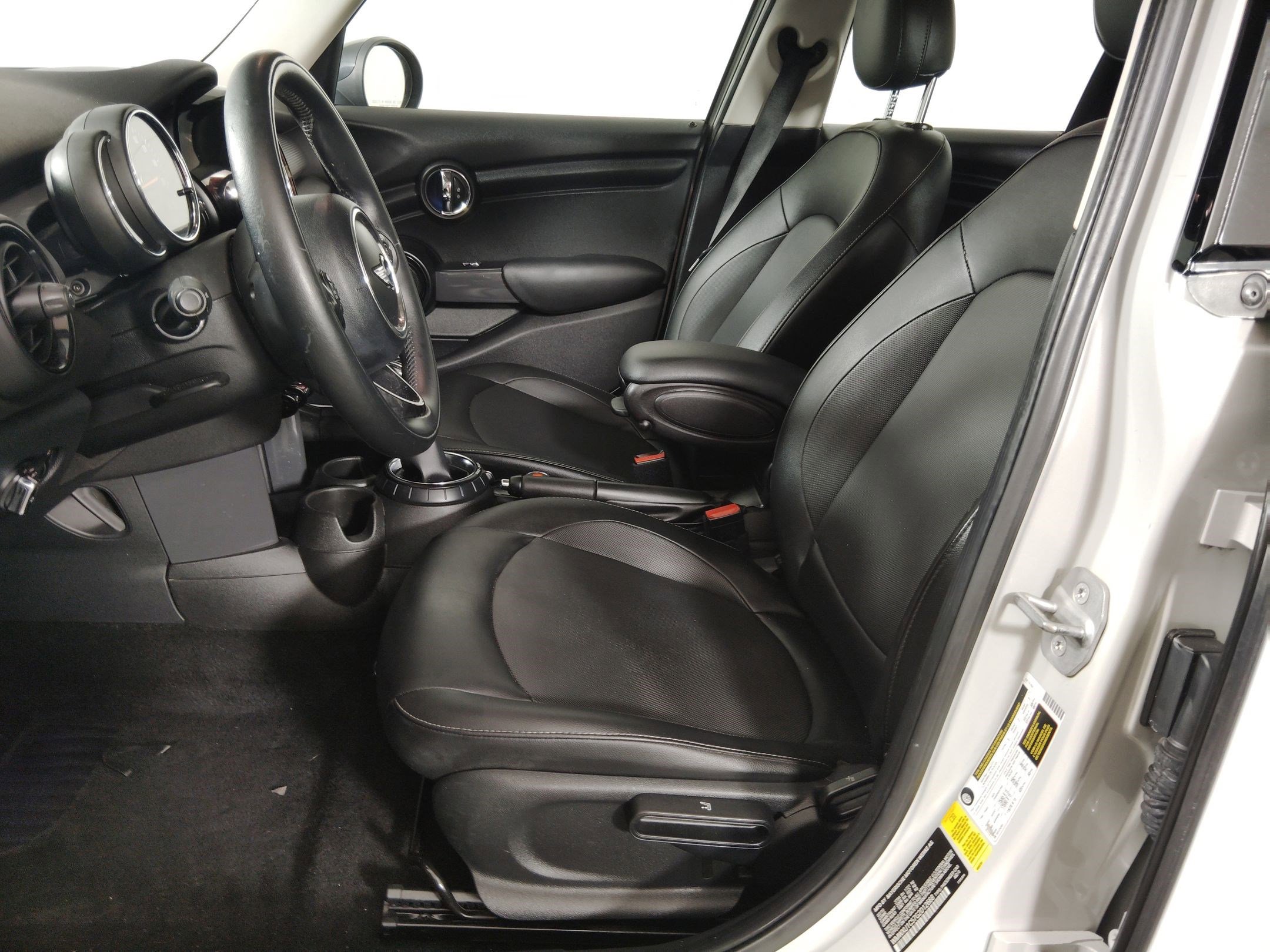 2016 Mini Cooper 4 Door Hardtop photo 4