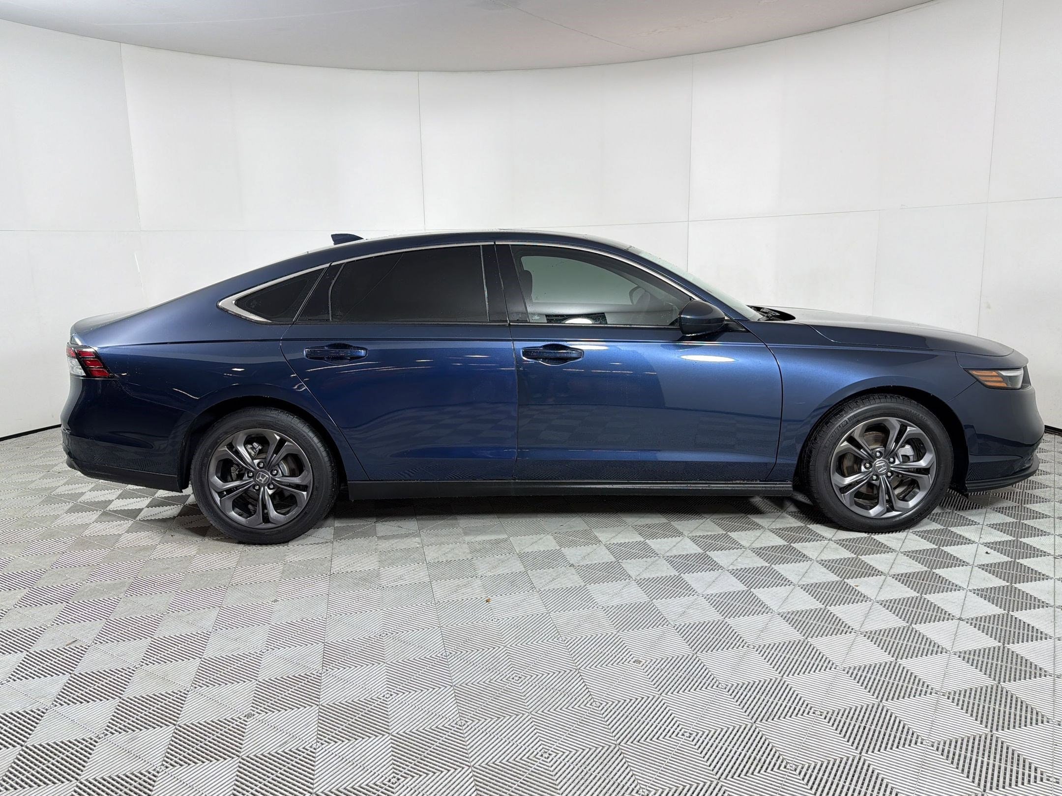 2023 Honda Accord EX - Photo 8