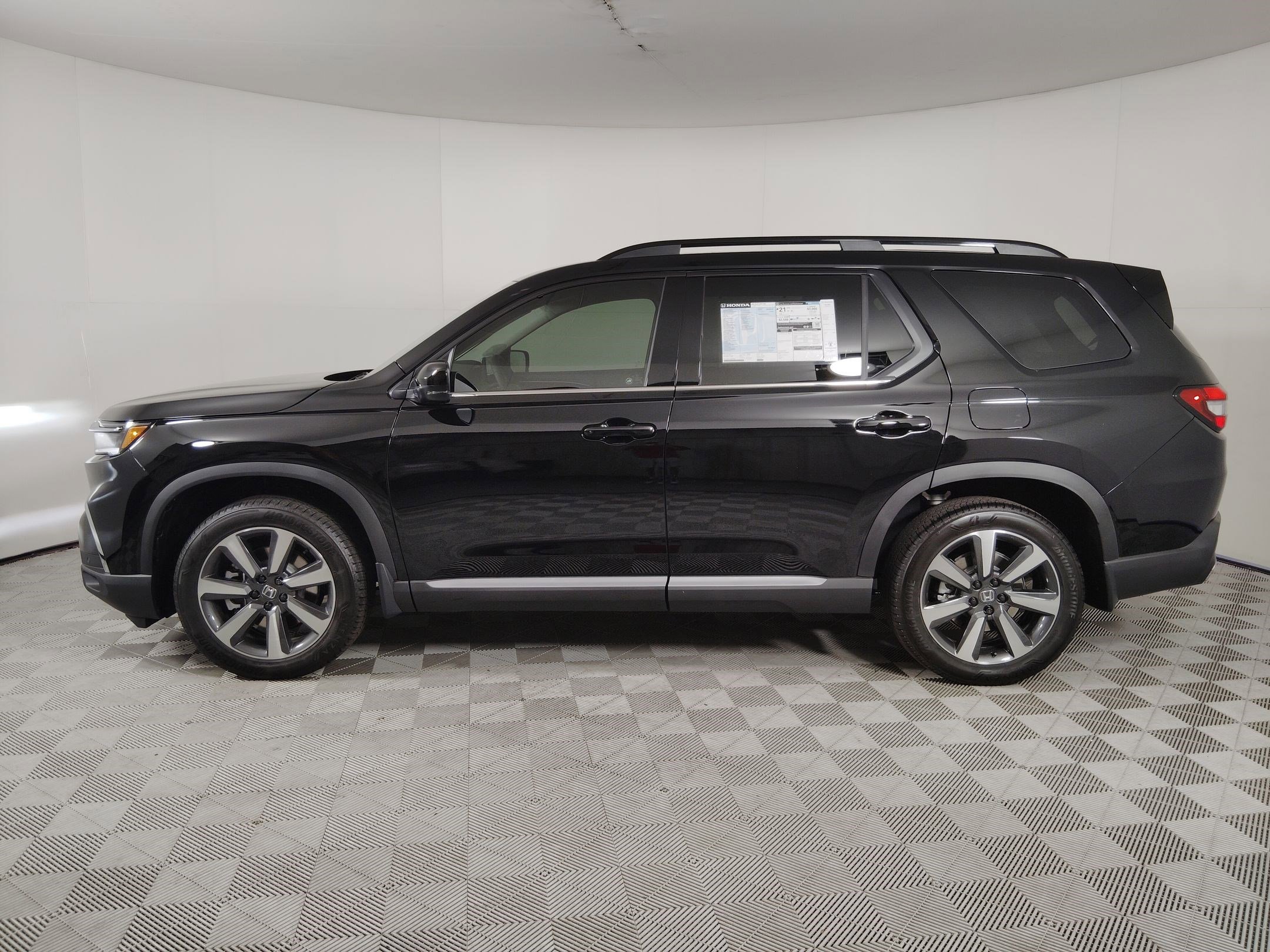 2025 Honda Pilot Touring photo 2