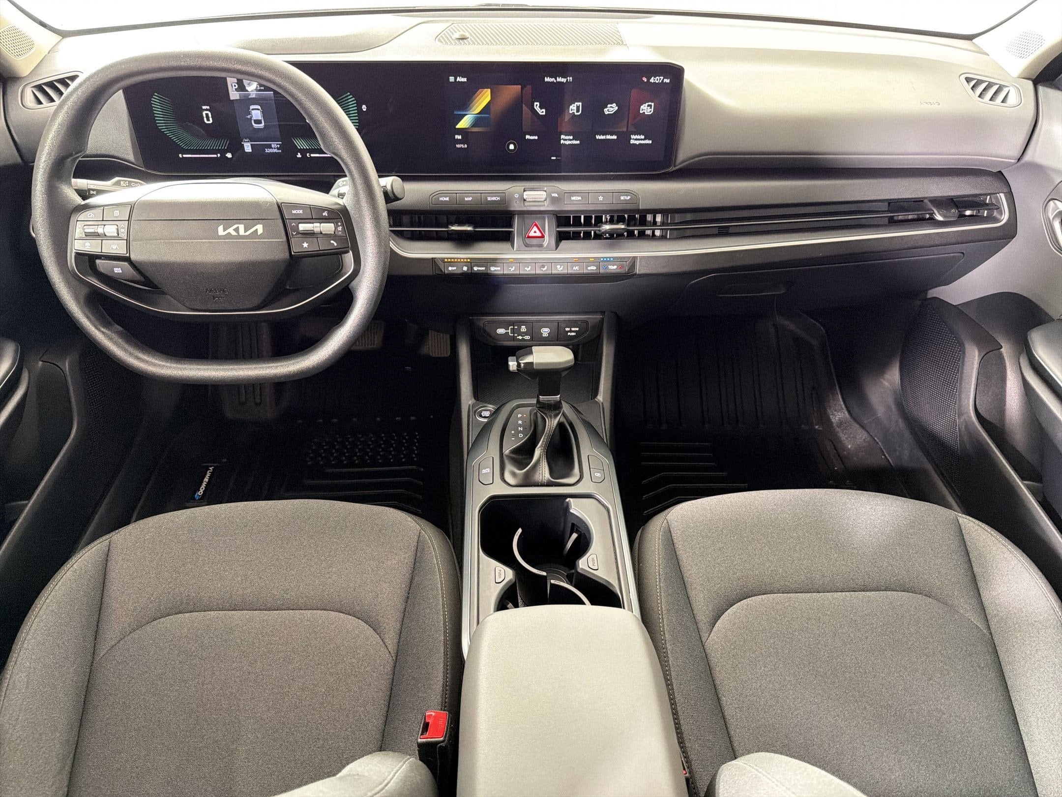 2025 Kia K4 LXS - Photo 16