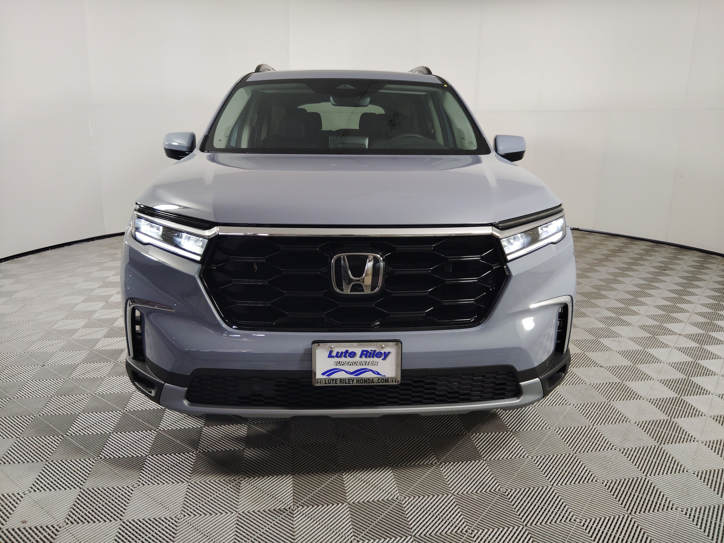 2025 Honda Pilot Touring photo 3