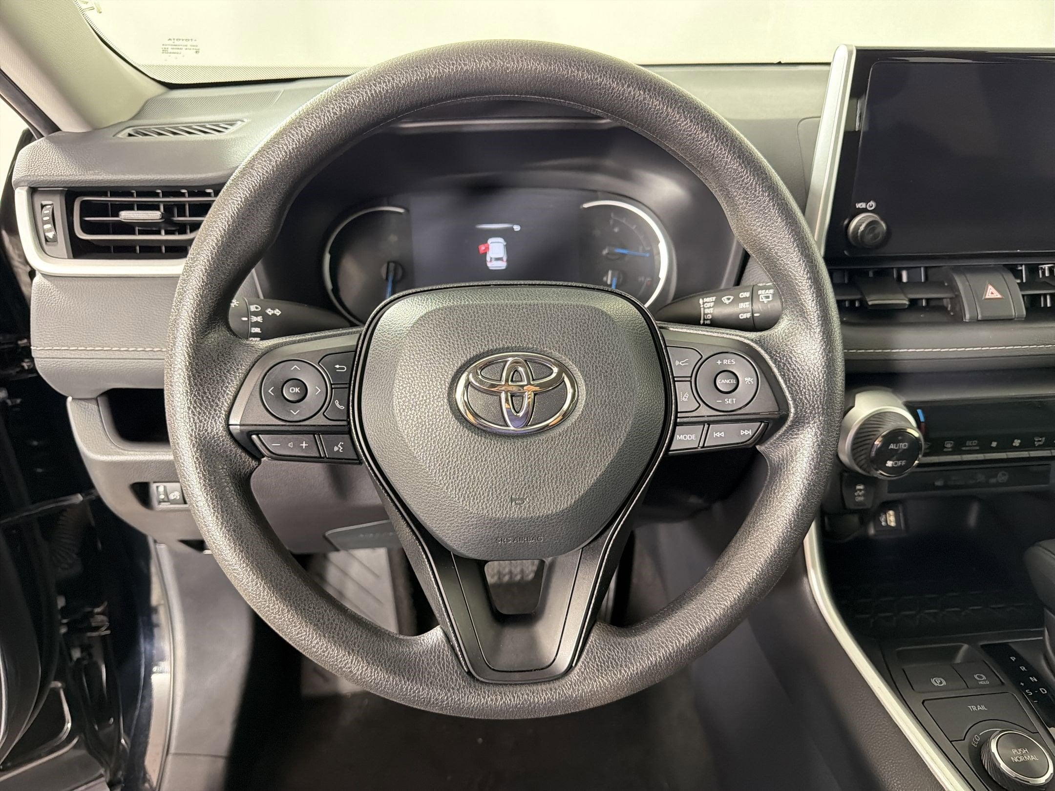 2025 Toyota RAV4 LE - Photo 17