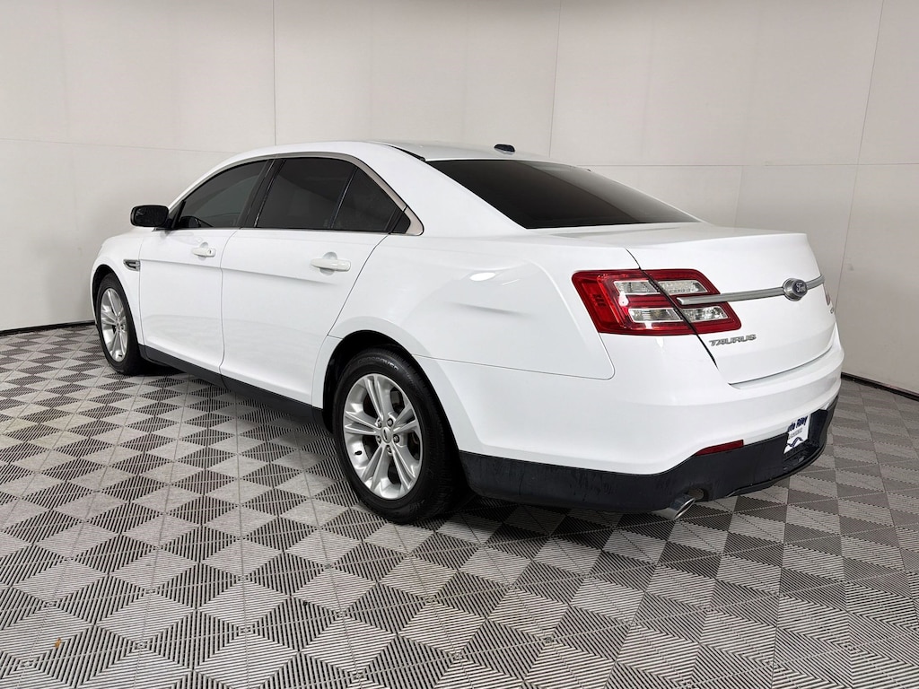 Used 2018 Ford Taurus SE Sedan