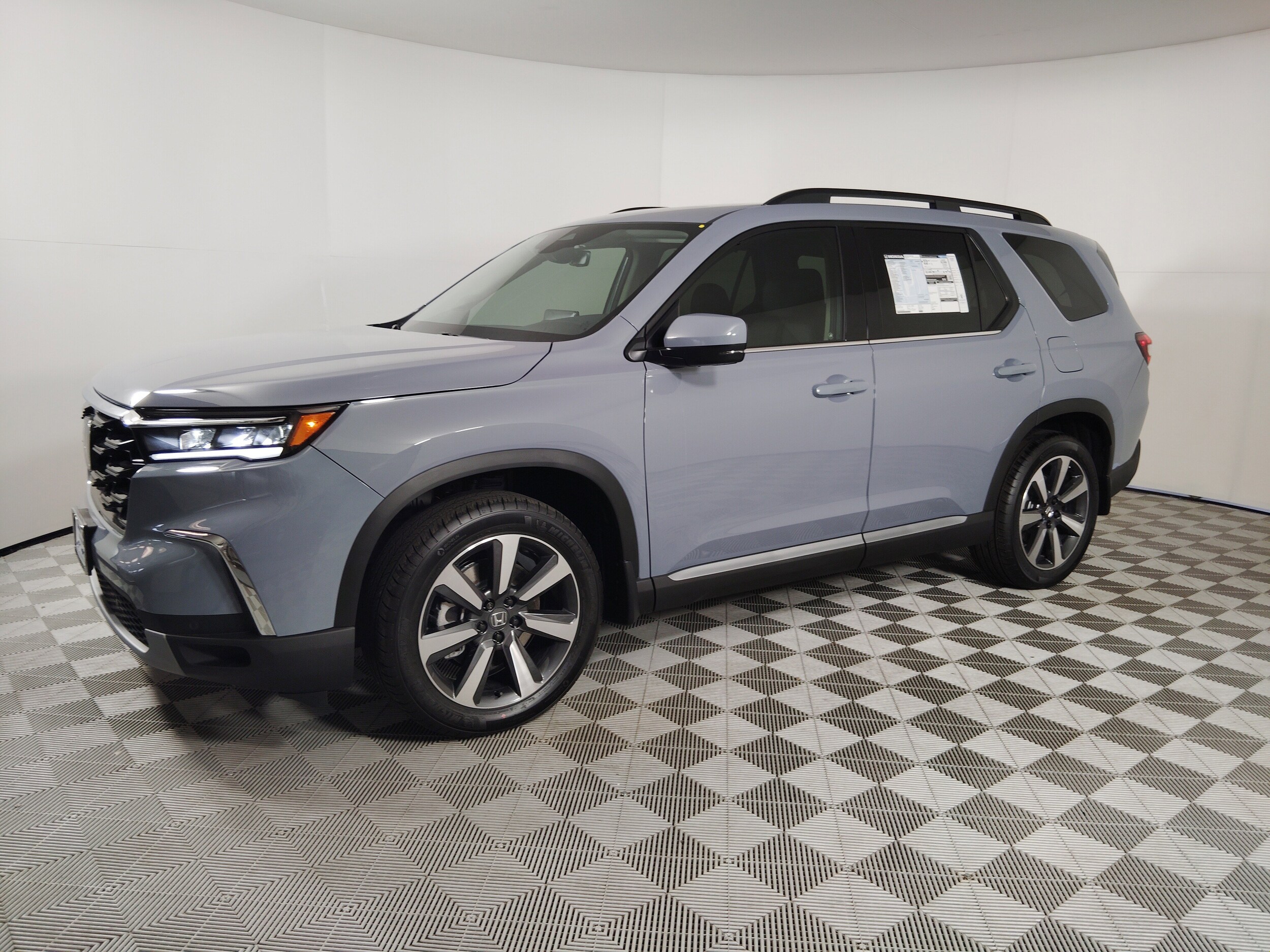 2025 Honda Pilot Touring photo 4