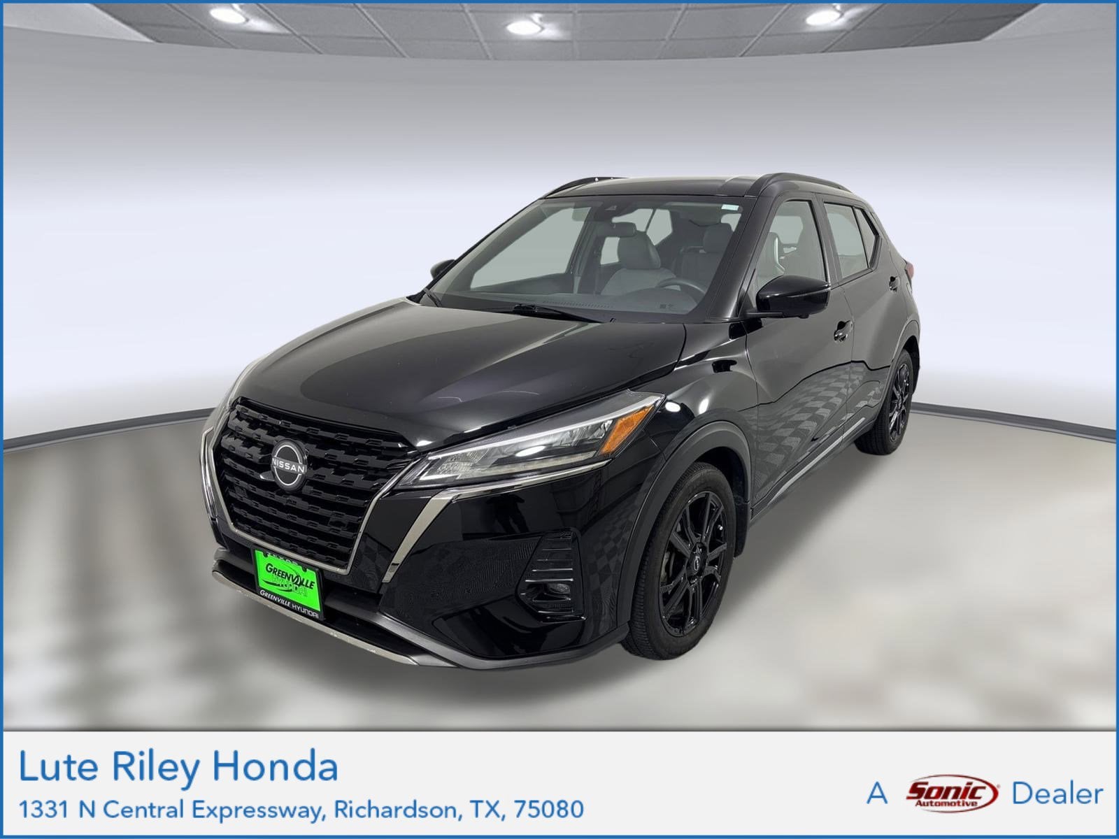 2023 Nissan Kicks SR's photo