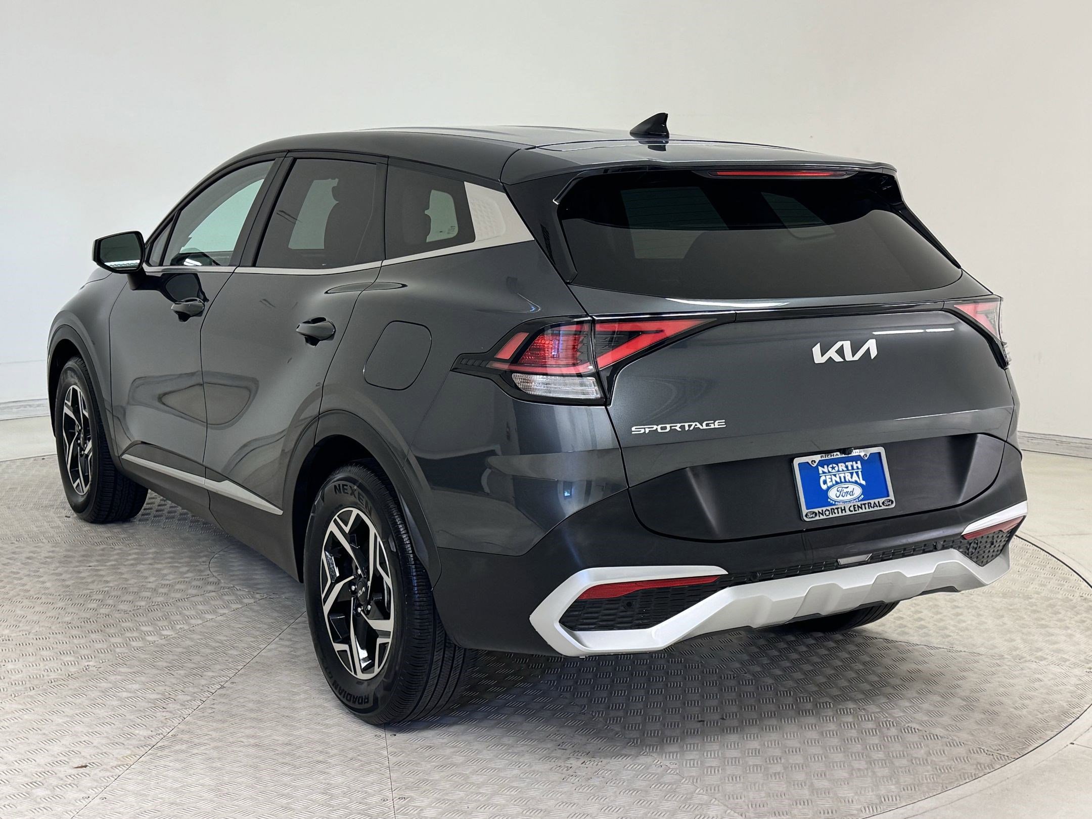 2023 Kia Sportage LX photo 3