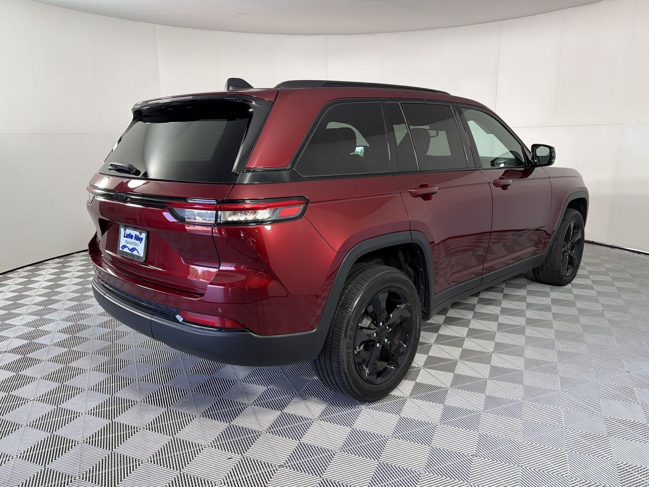 2023 Jeep Grand Cherokee Altitude - Photo 9