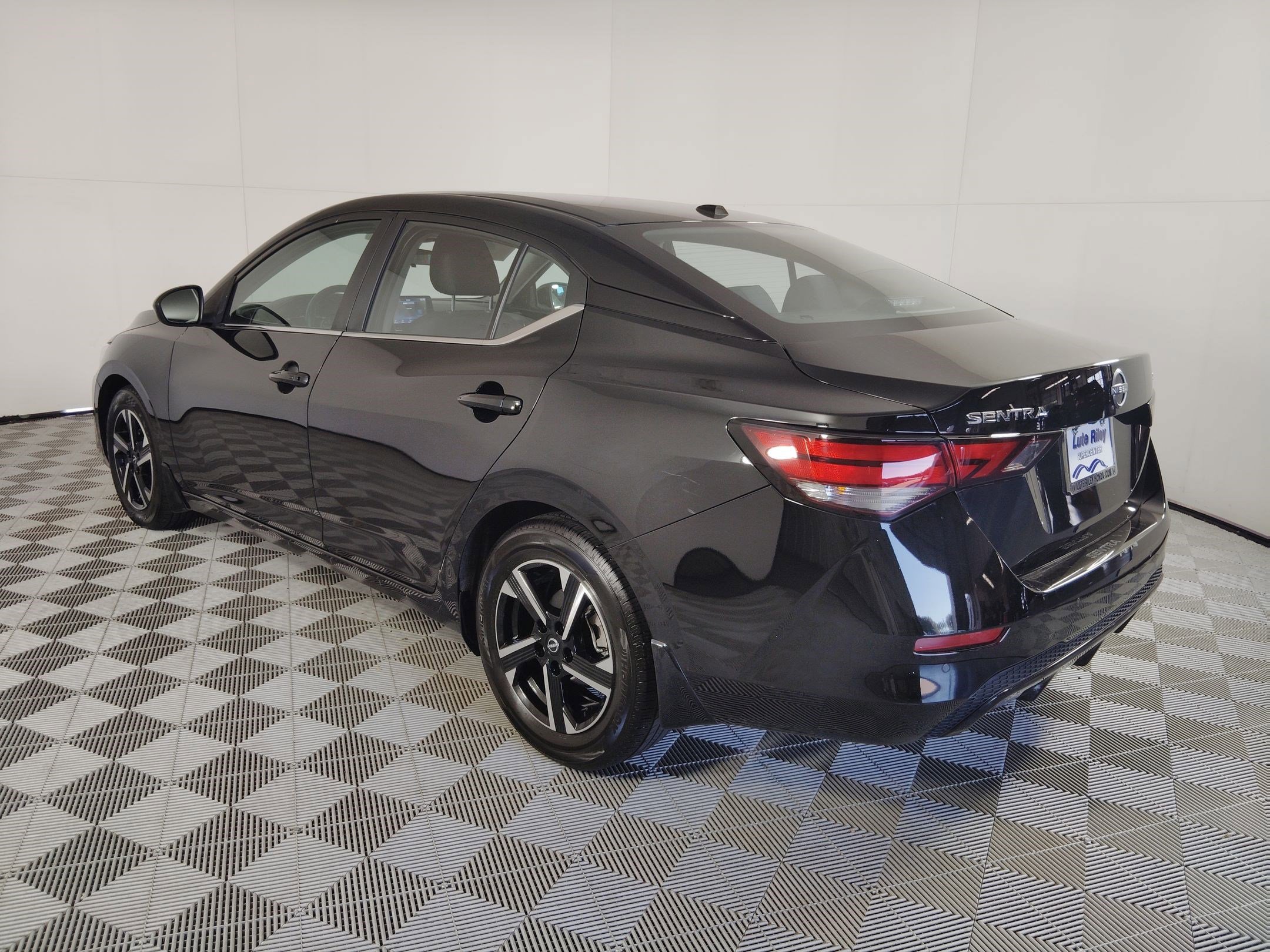 2024 Nissan Sentra SV photo 2