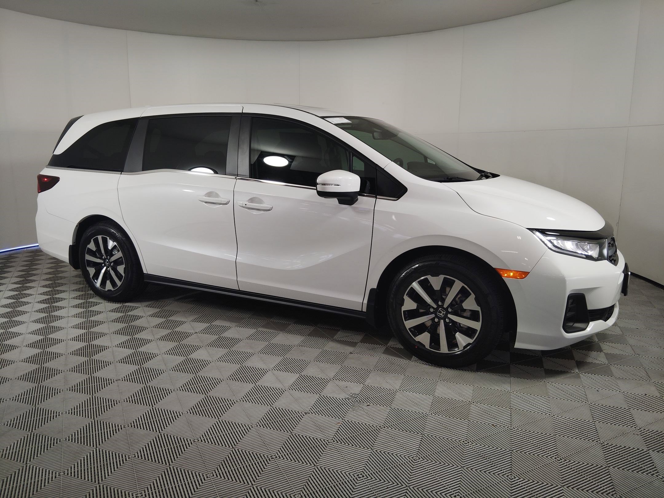 2026 Honda Odyssey EX-L - Photo 18