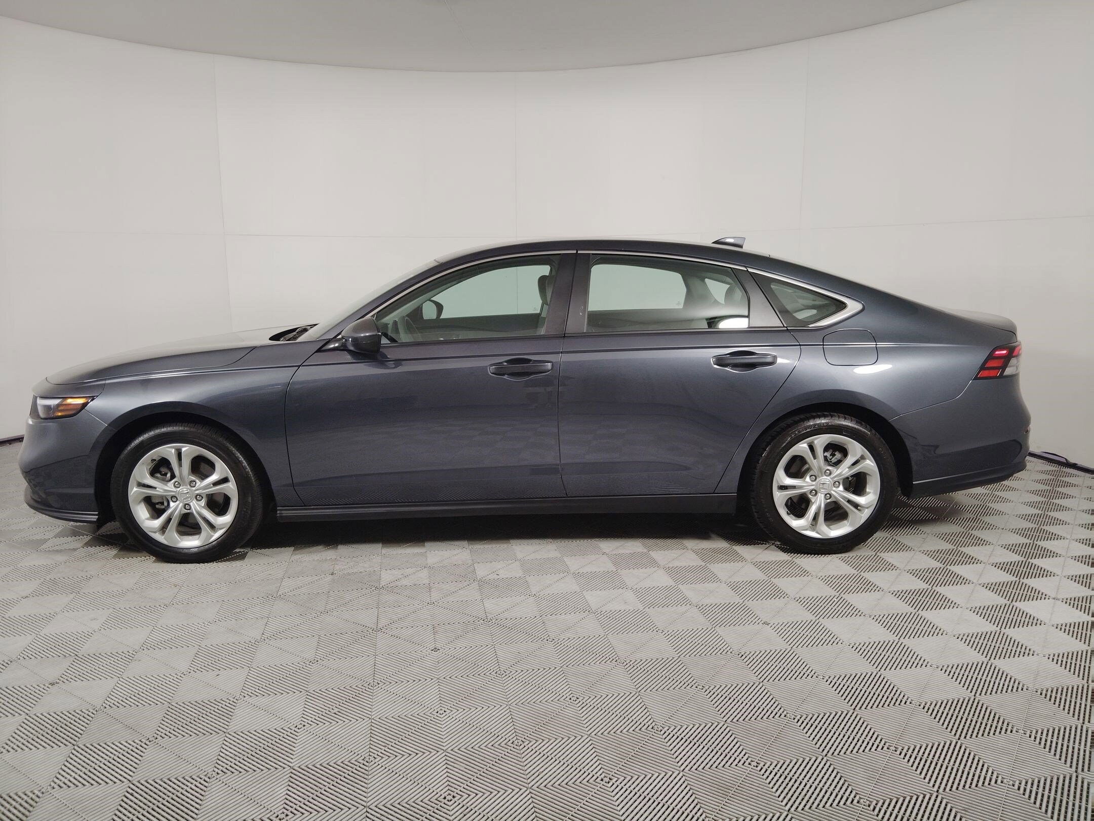 2023 Honda Accord LX photo 2