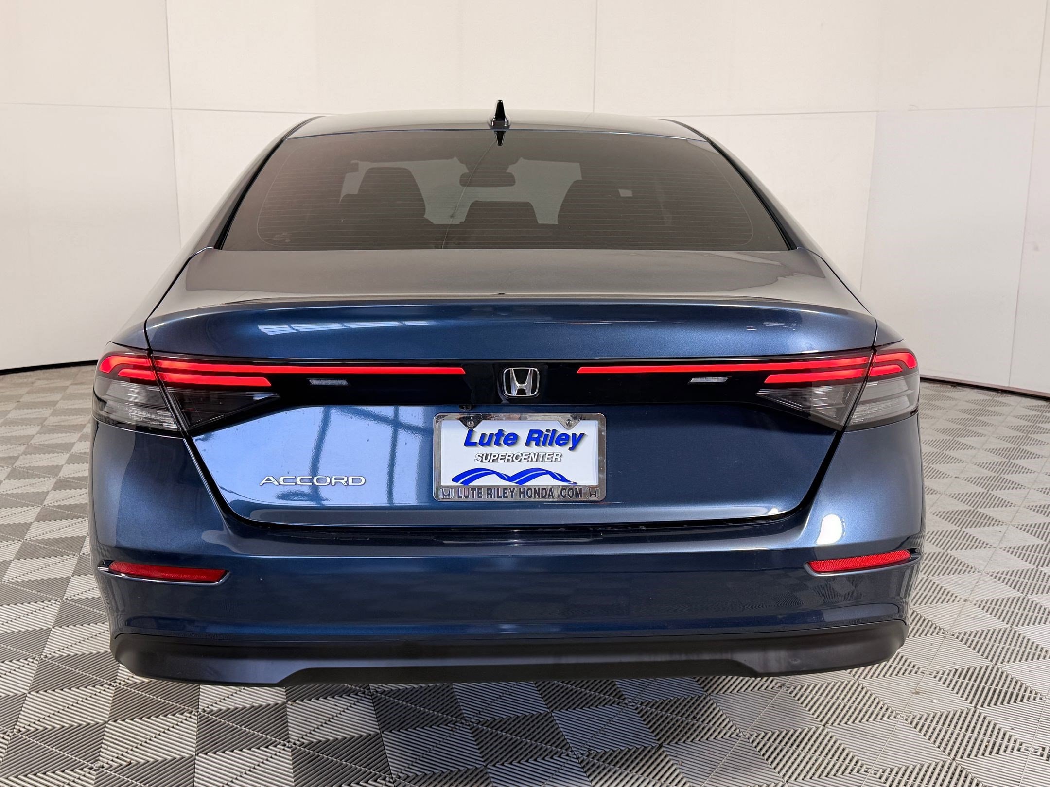 2025 Honda Accord SE - Photo 10