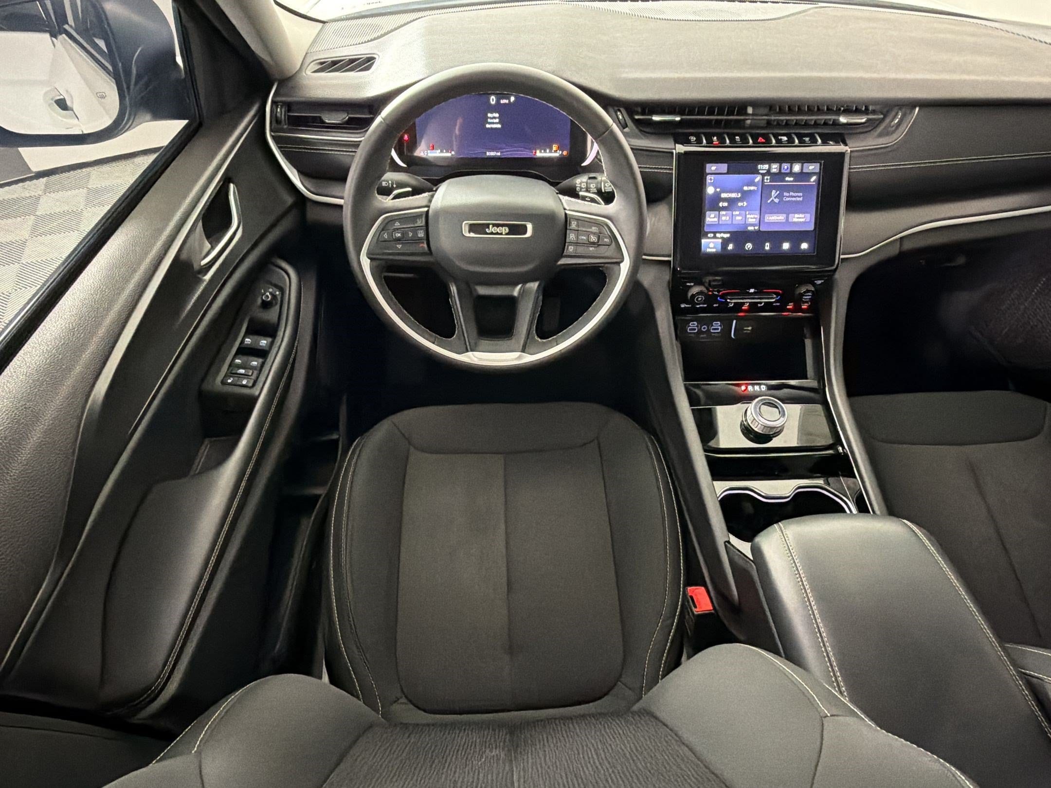 2023 Jeep Grand Cherokee Laredo - Photo 28