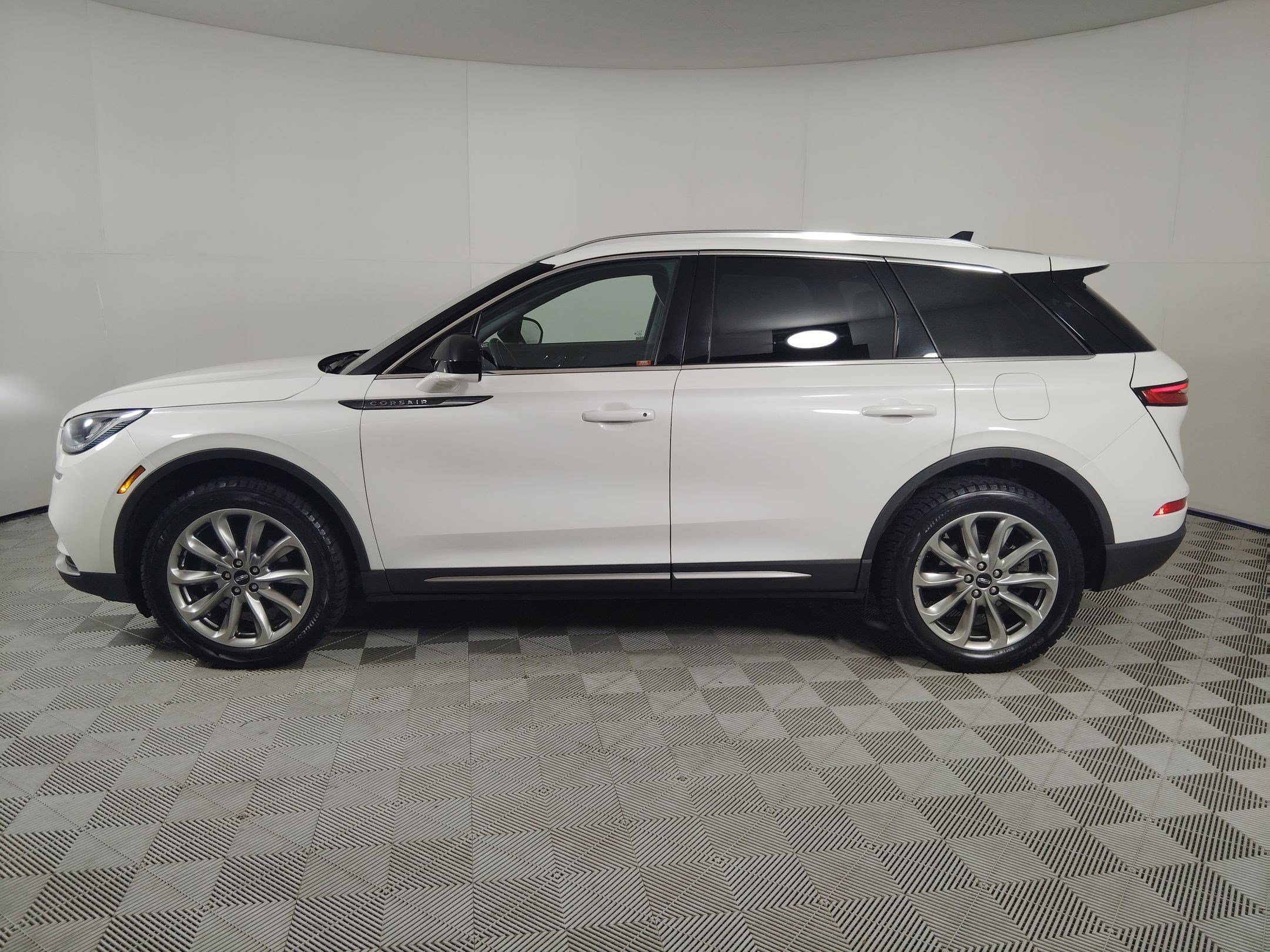 2022 Lincoln Corsair Standard photo 2