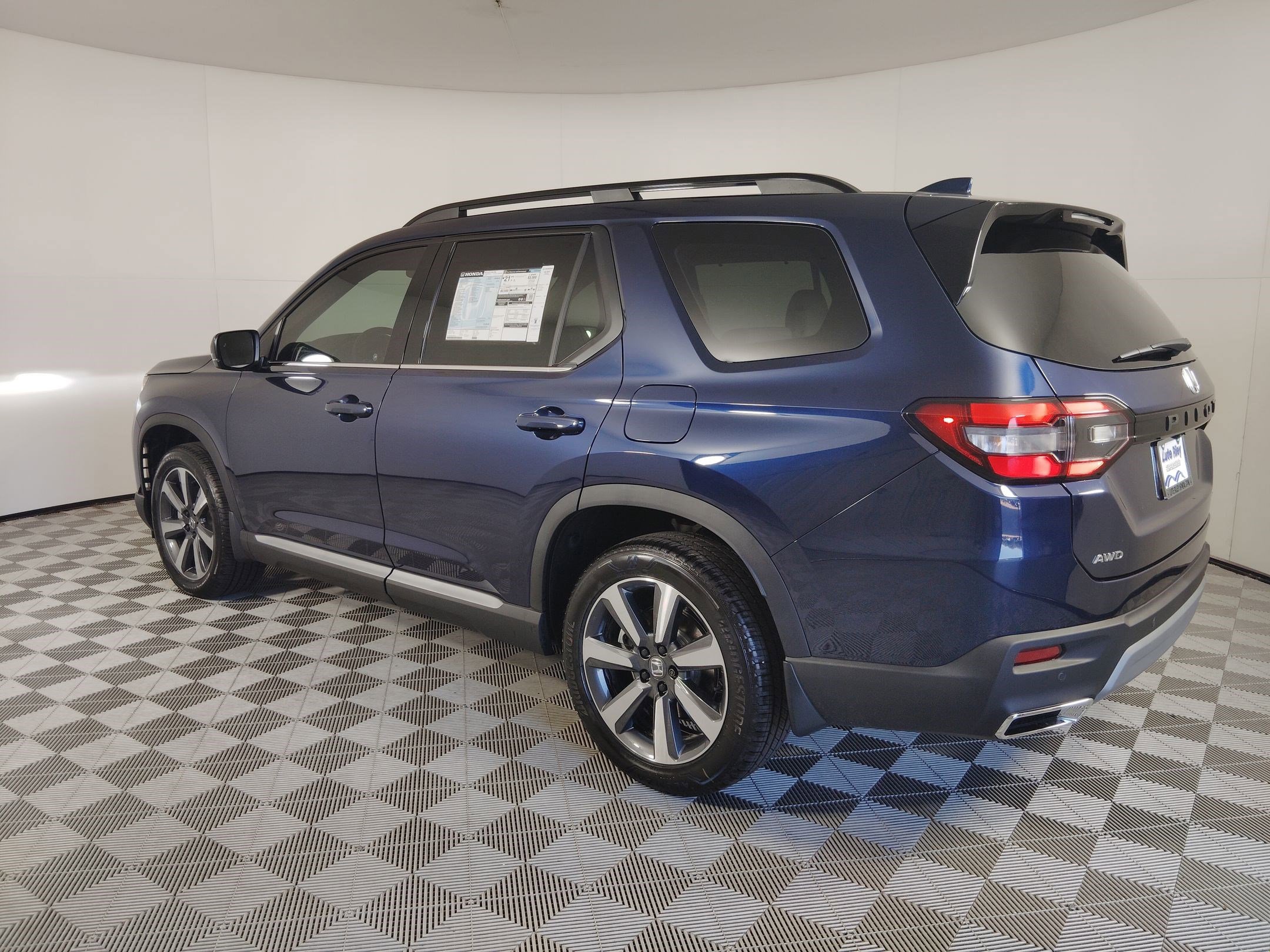 2025 Honda Pilot Touring photo 3