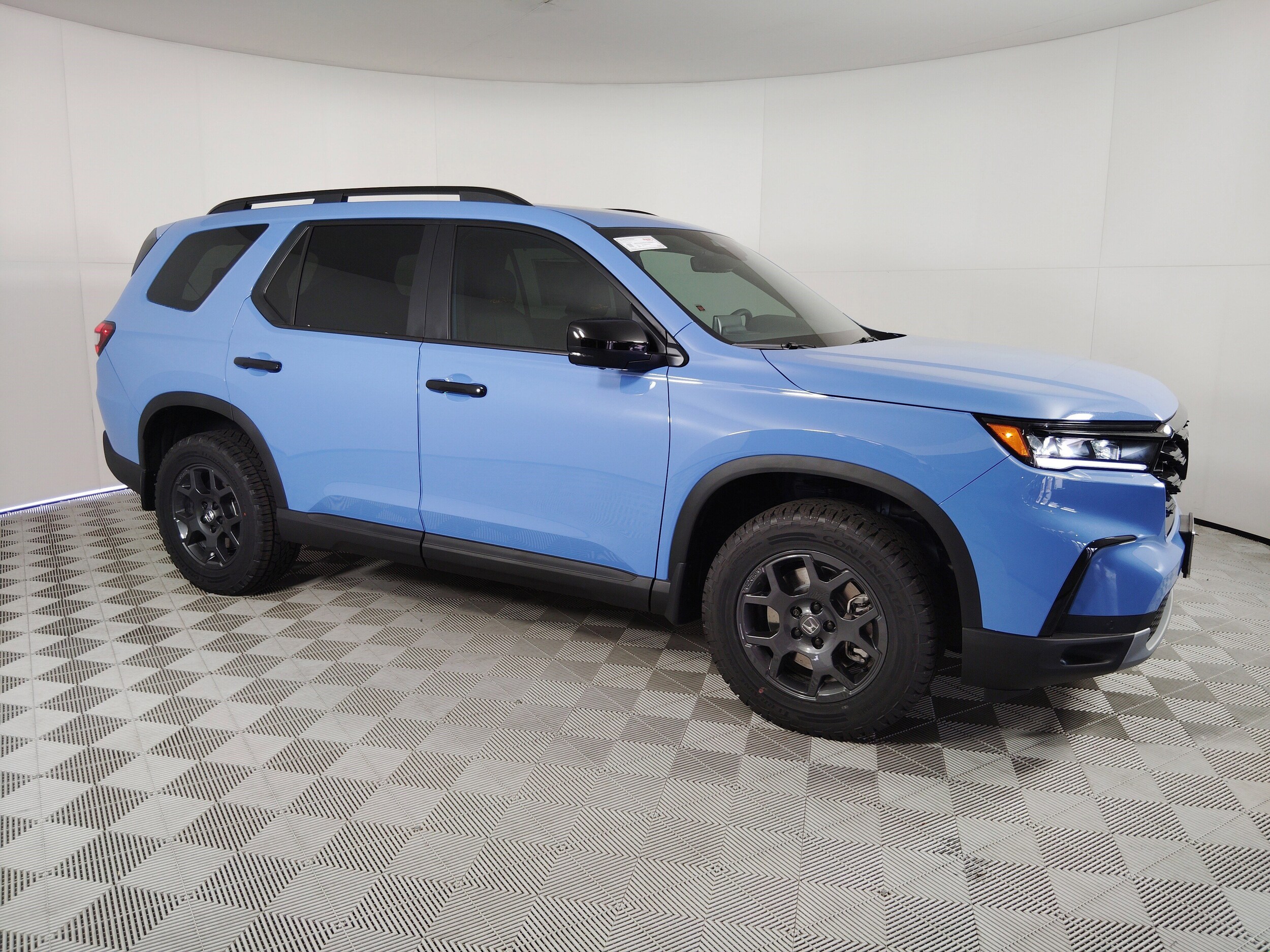 2025 Honda Pilot TrailSport photo 2
