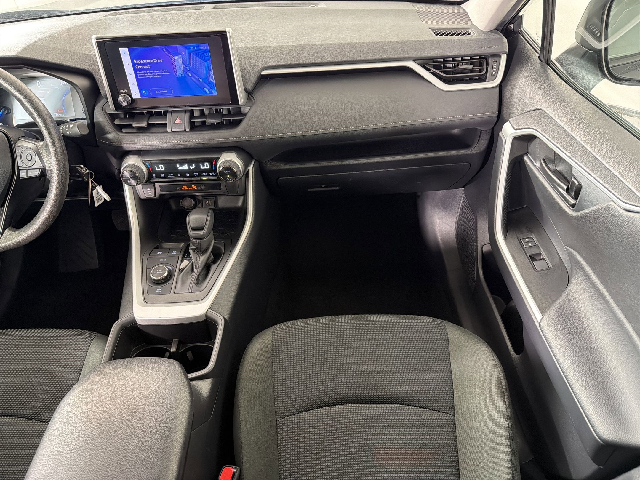 2025 Toyota RAV4 LE - Photo 26