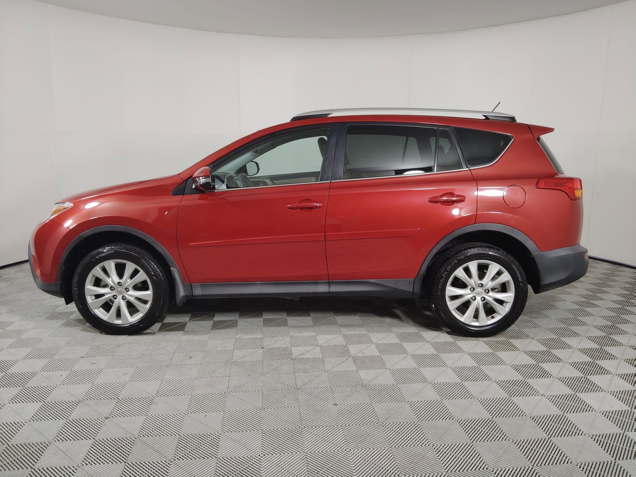 2014 Toyota RAV4 Limited photo 2
