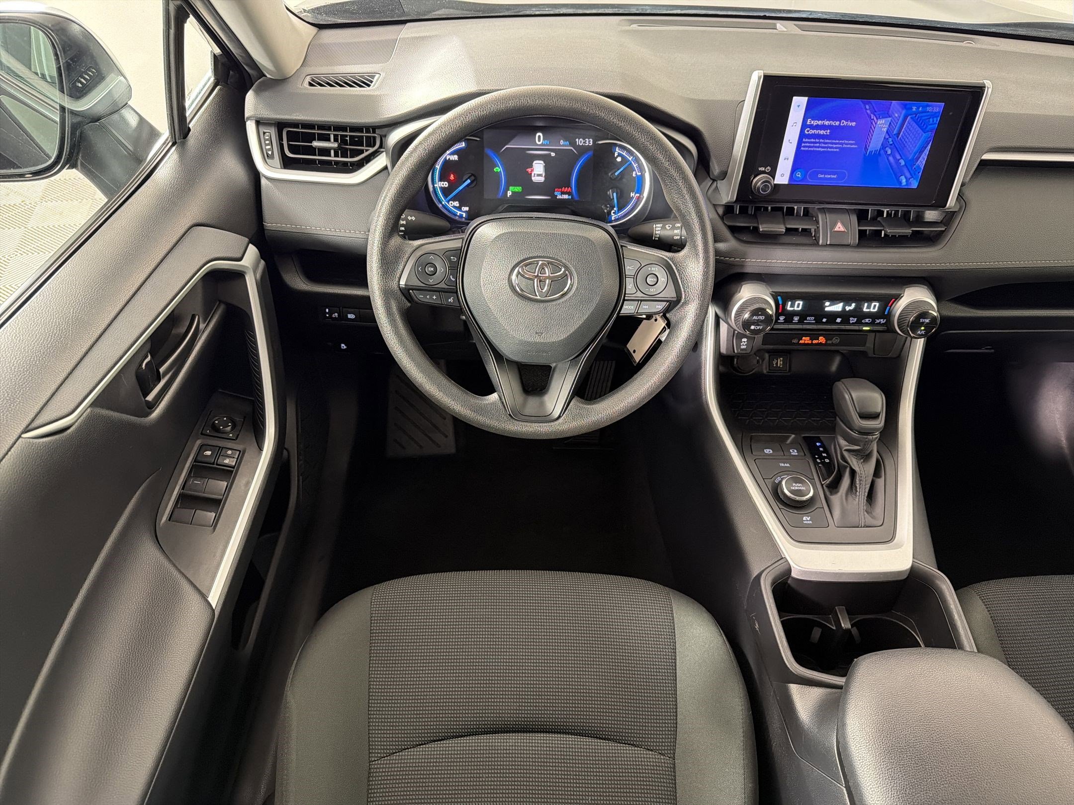 2025 Toyota RAV4 LE - Photo 25