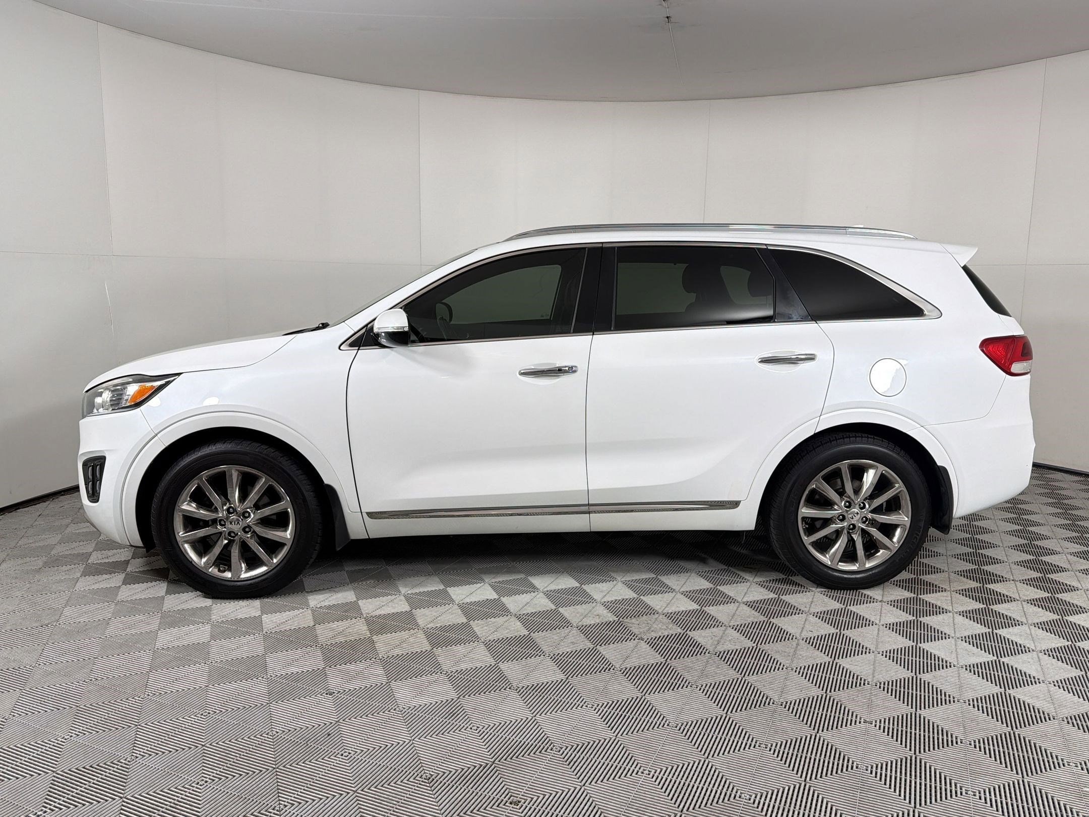 Used 2016 Kia Sorento Limited with VIN 5XYPK4A56GG138379 for sale in Richardson, TX