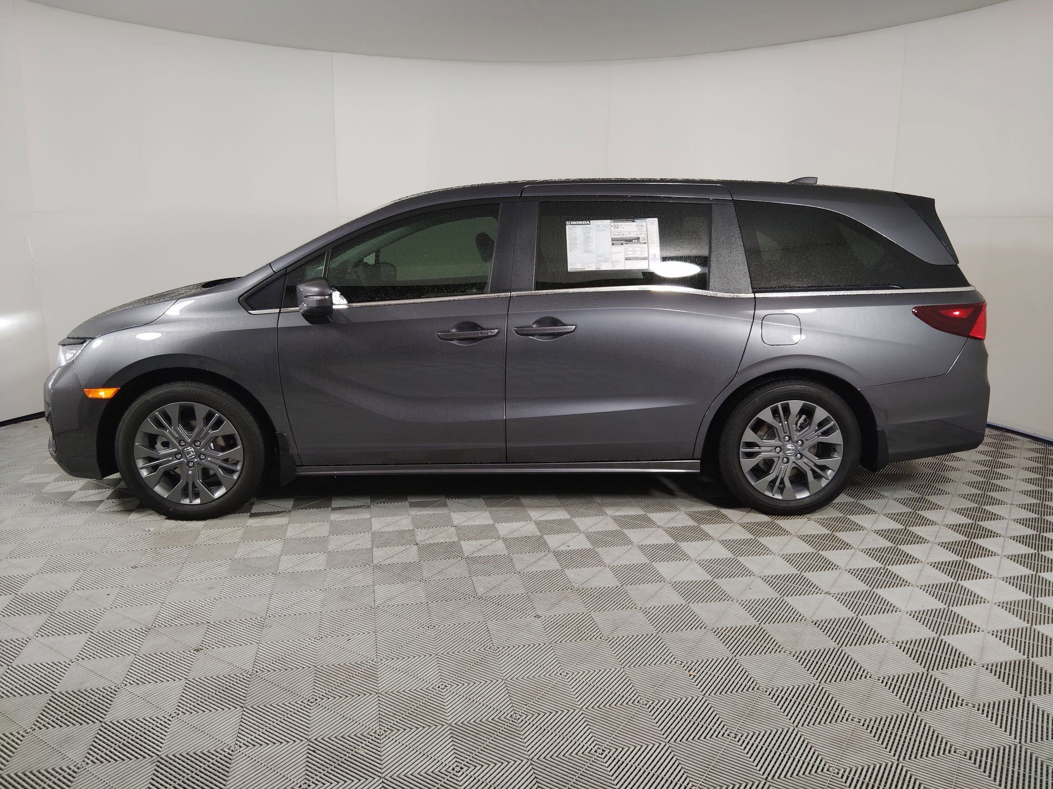 2026 Honda Odyssey Touring photo 2