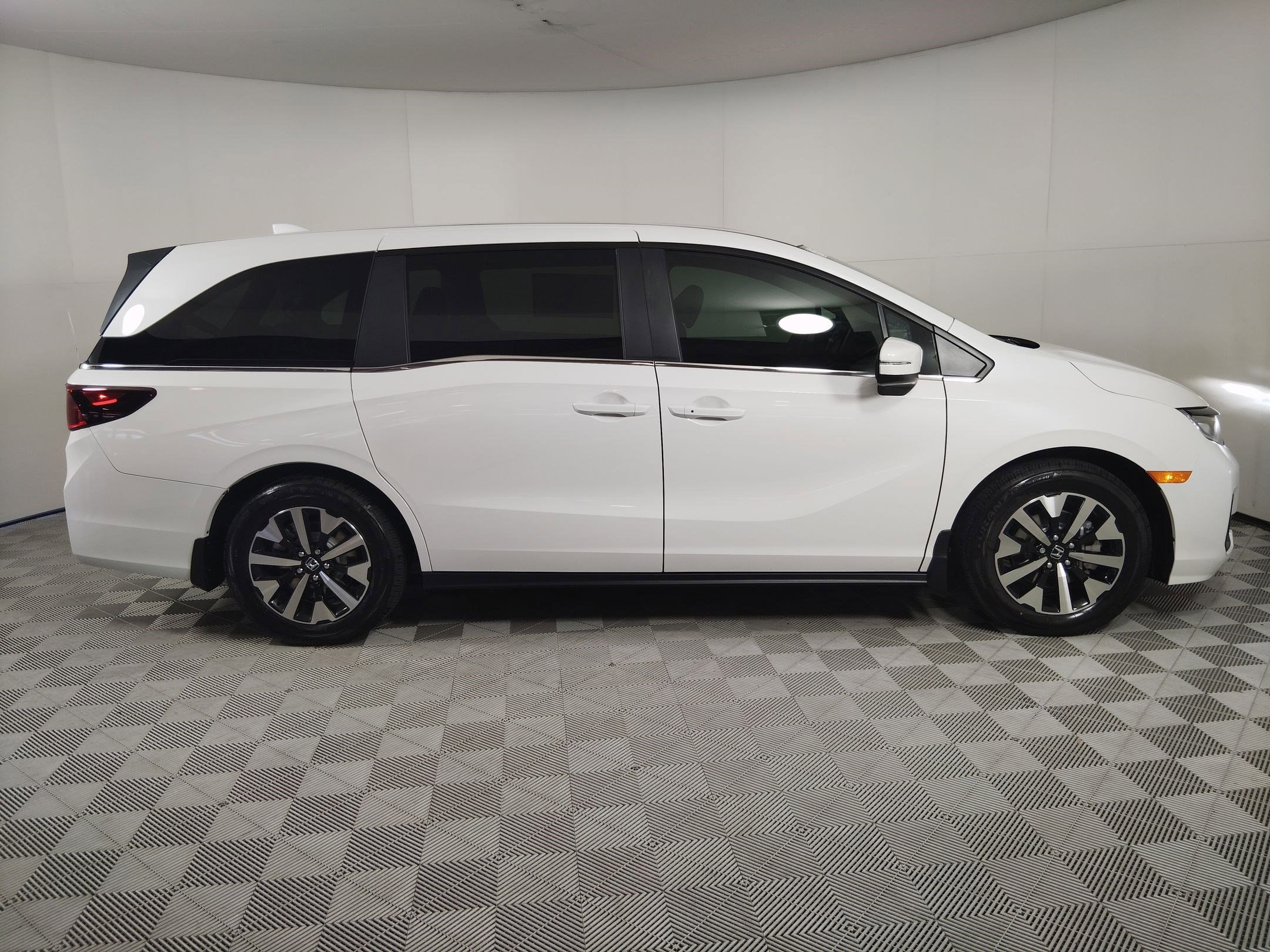 2026 Honda Odyssey EX-L - Photo 7
