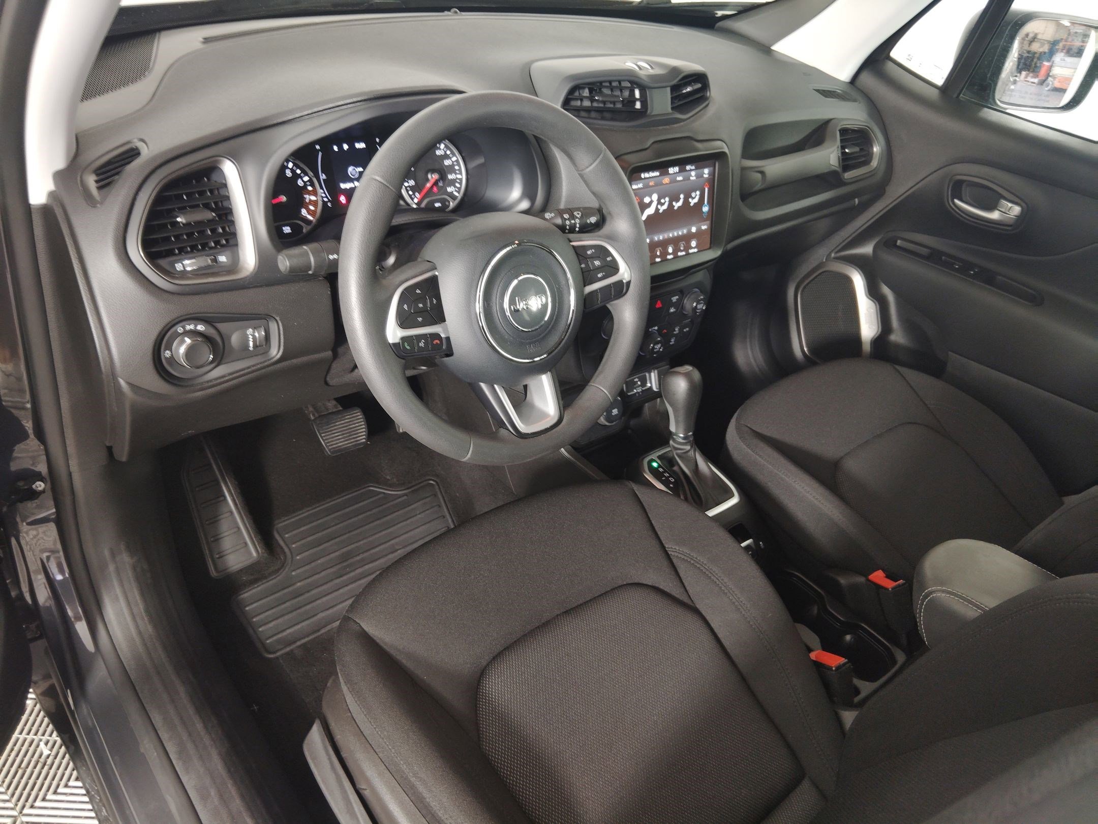 2023 Jeep Renegade Latitude photo 2