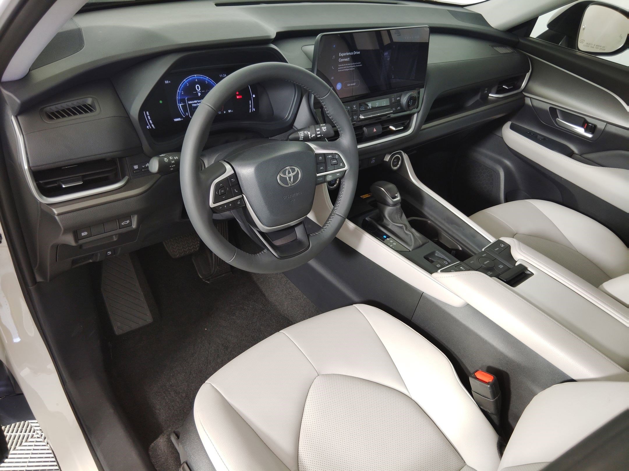 2024 Toyota Grand Highlander XLE photo 3