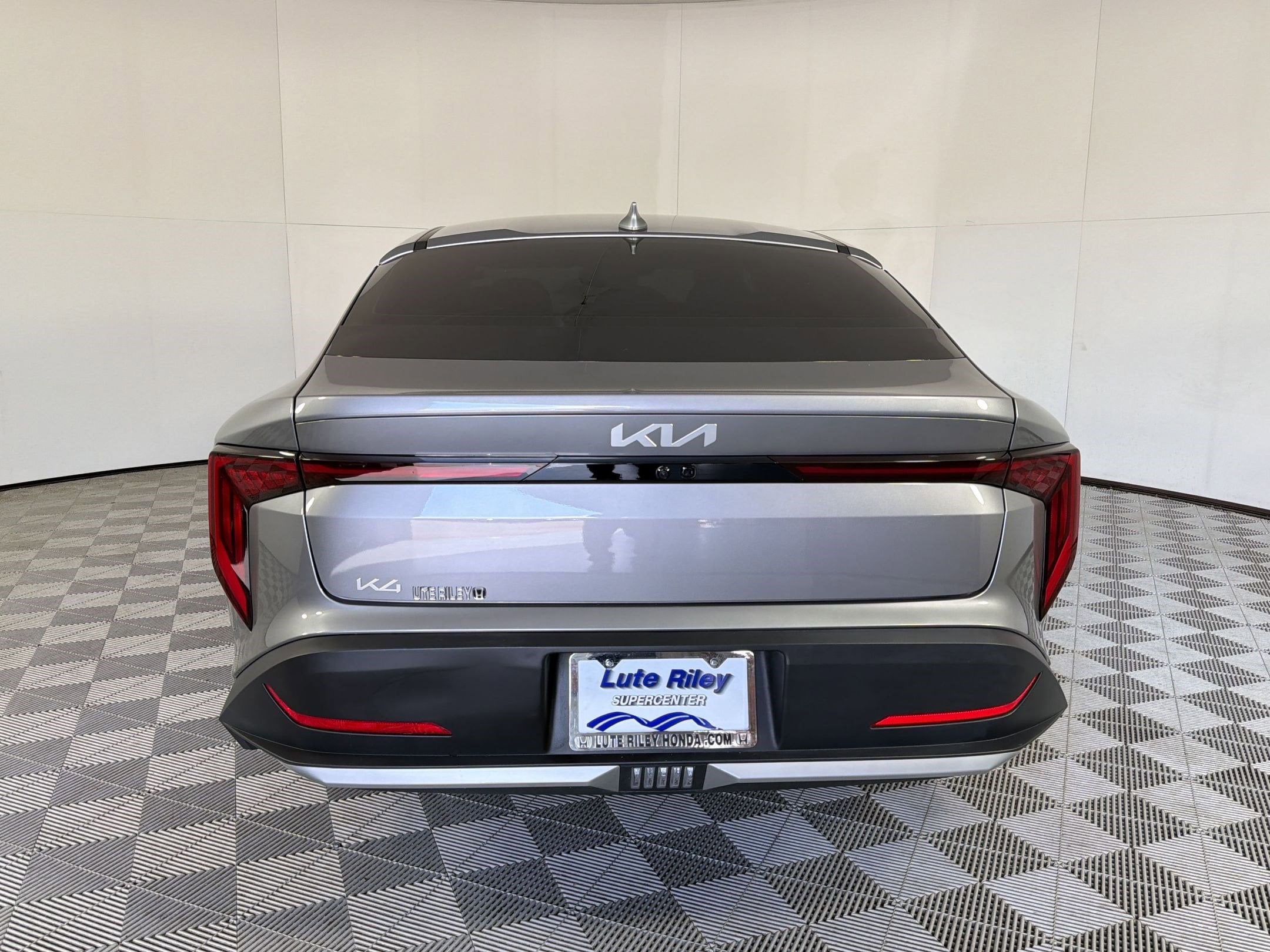 2025 Kia K4 LXS - Photo 10