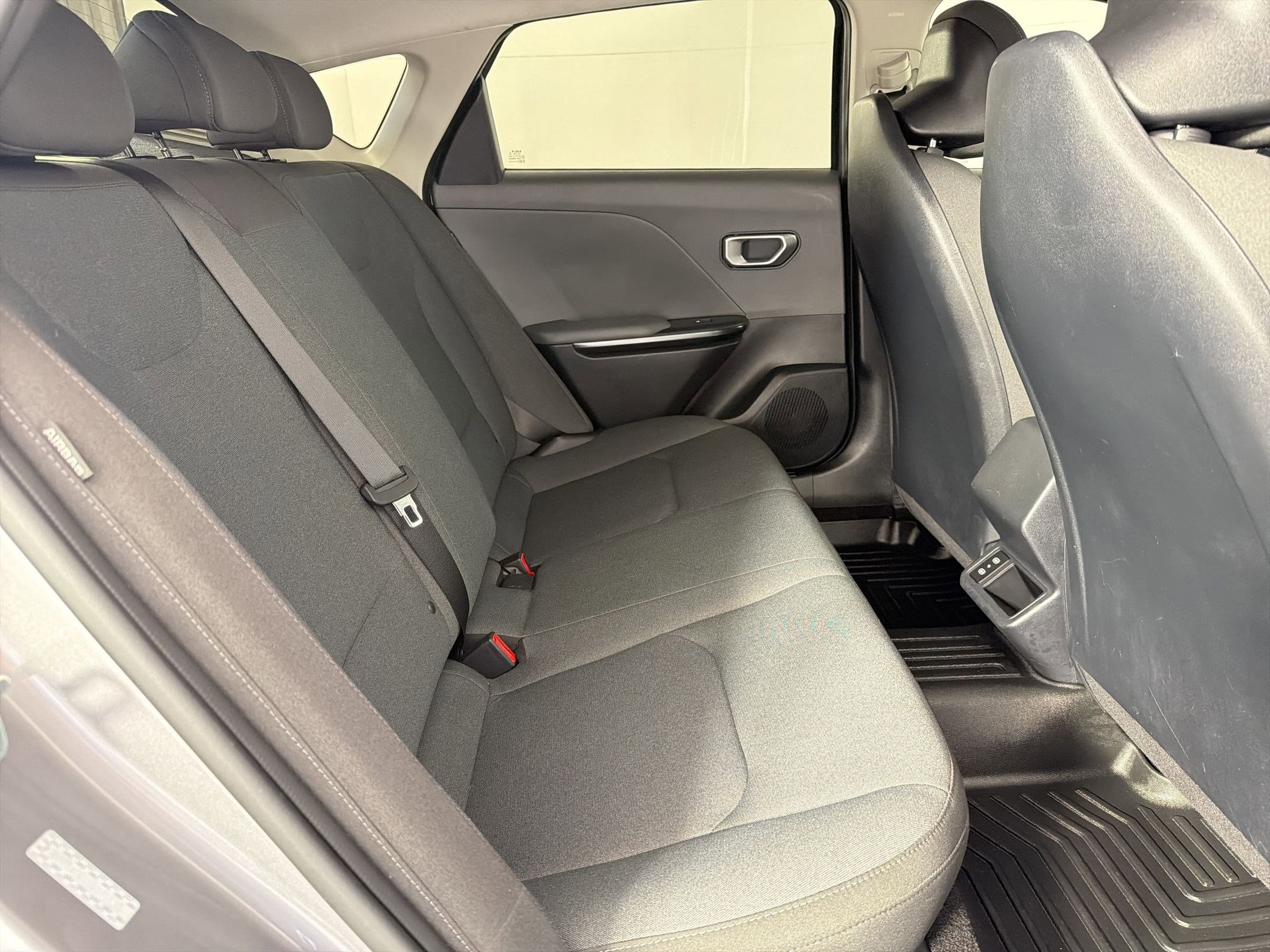 2025 Kia K4 LXS - Photo 28