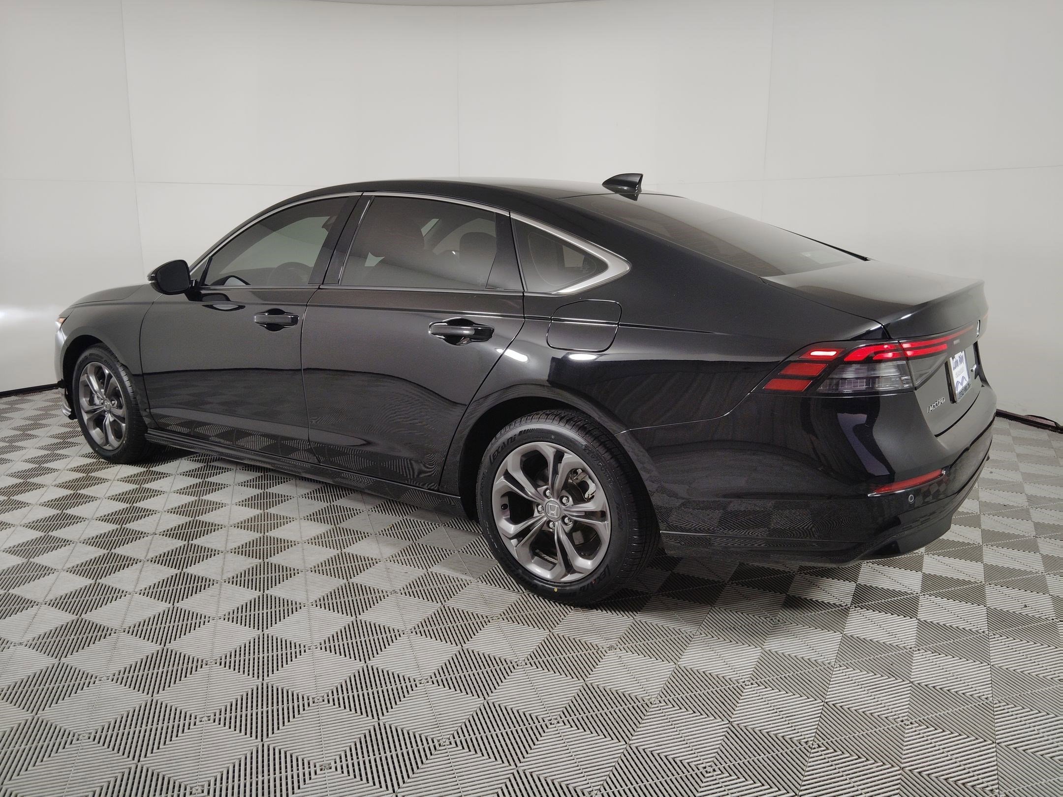 2023 Honda Accord Hybrid EX-L photo 3